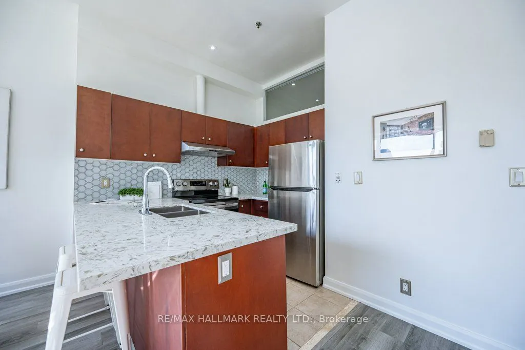 700 King Street W, #216