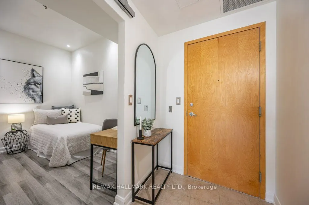 700 King Street W, #216