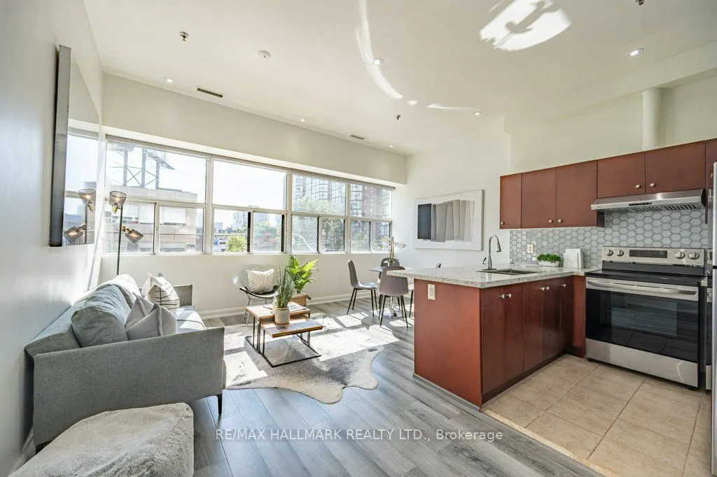 700 King Street W, #216