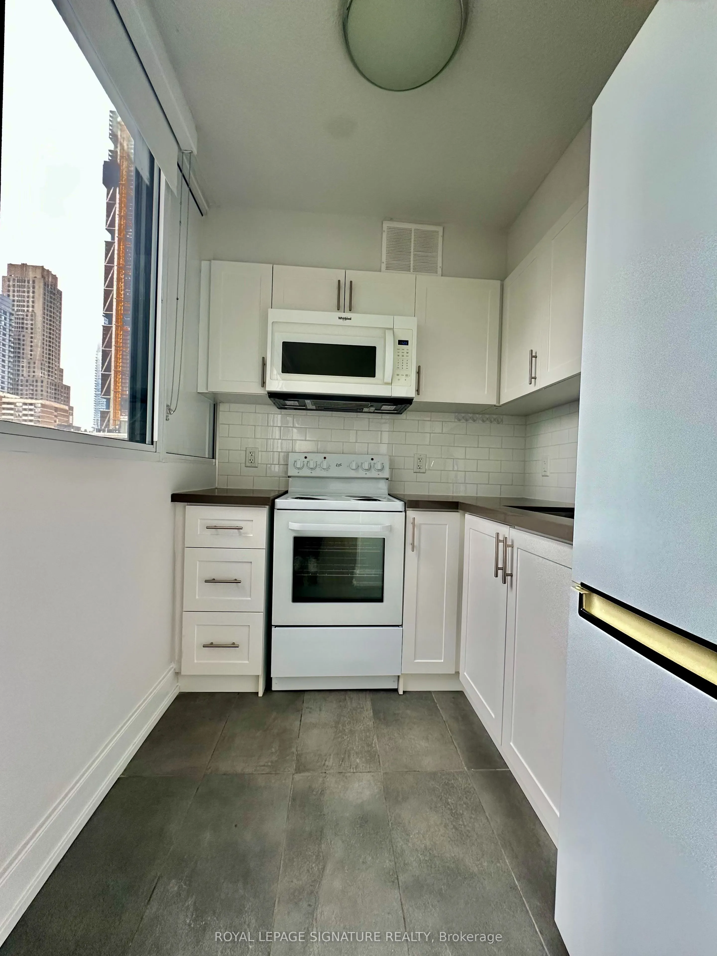 33 Isabella Street, #1012