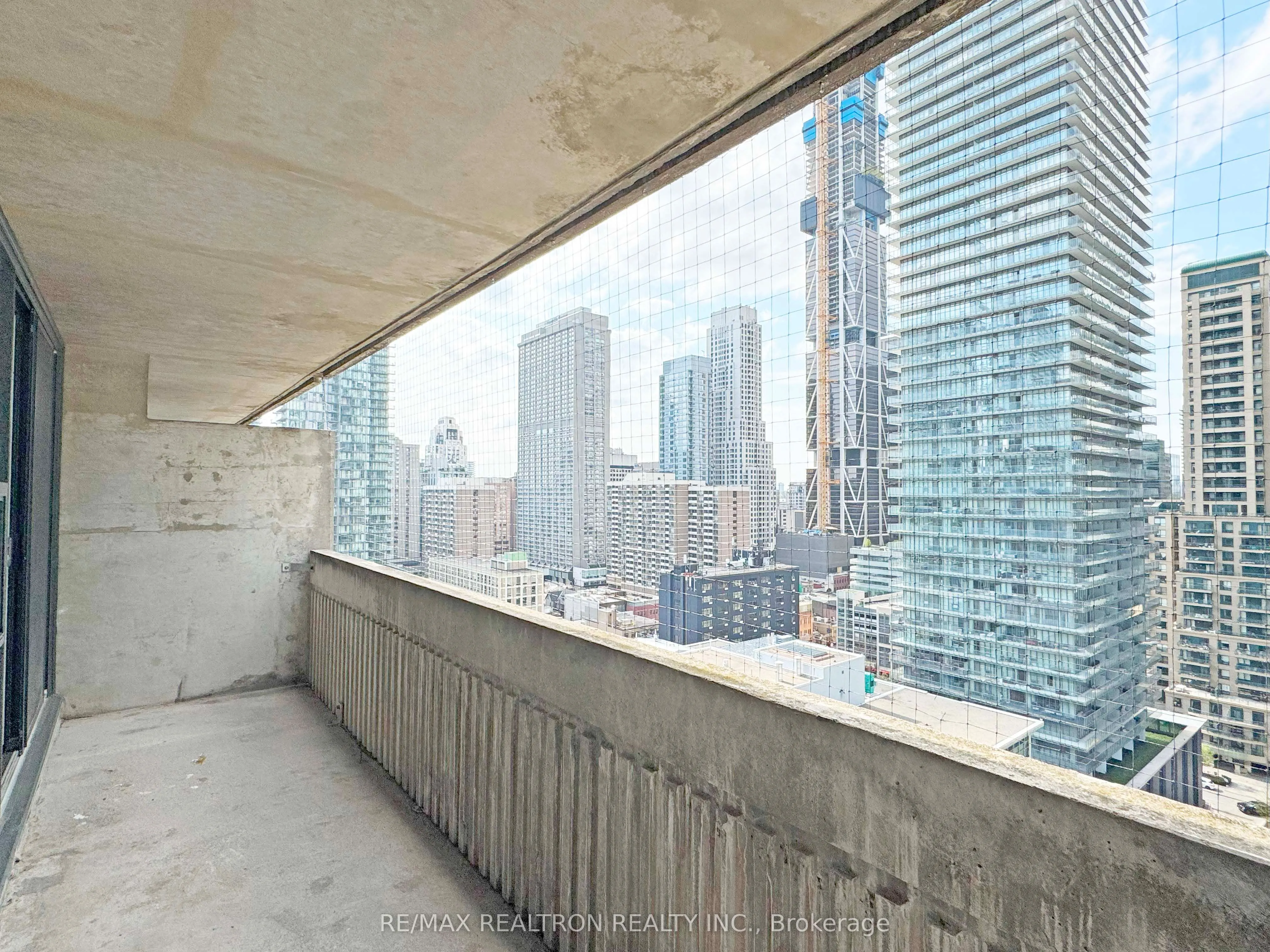 33 Isabella Street, #1611
