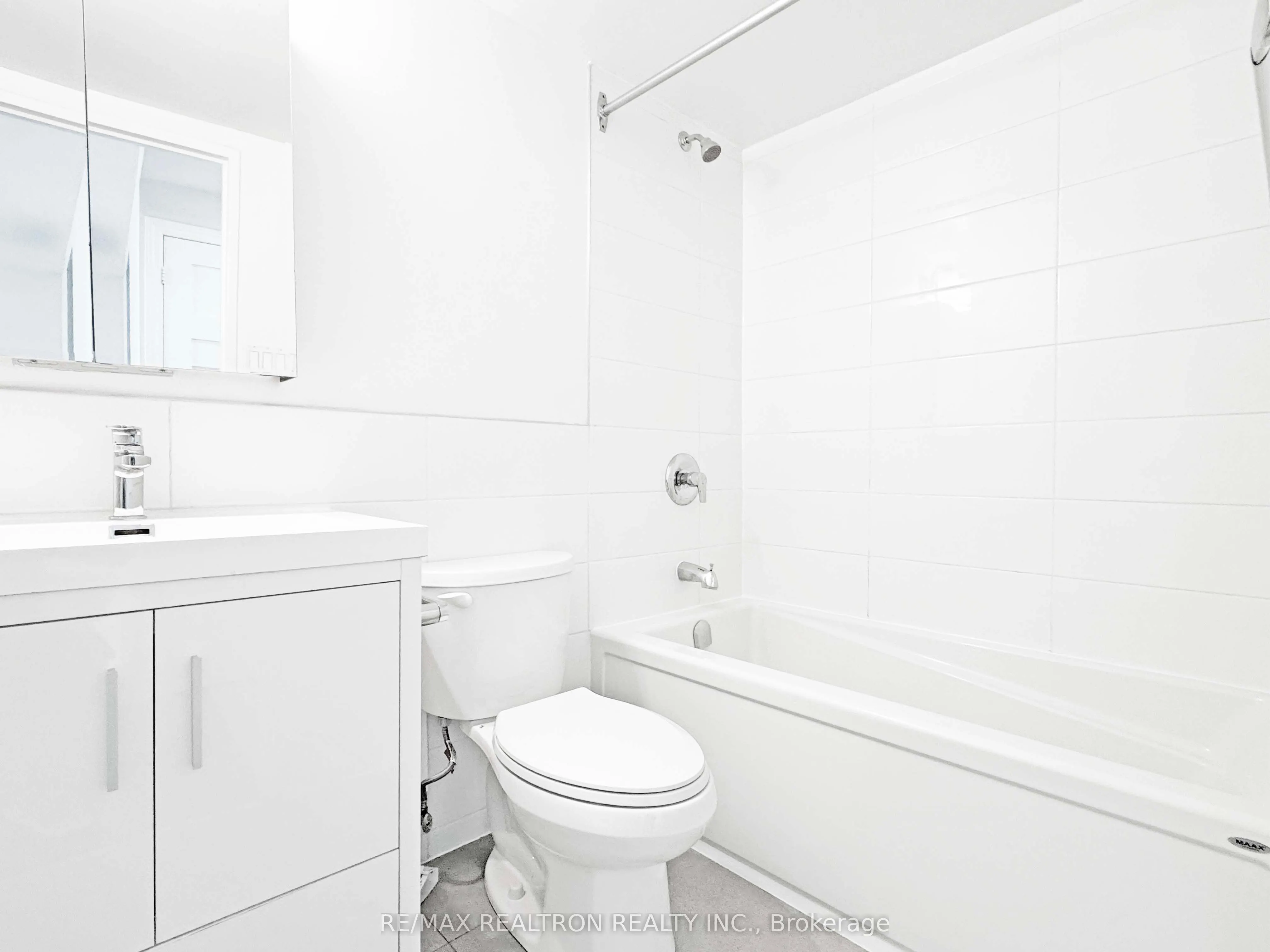 33 Isabella Street, #1611
