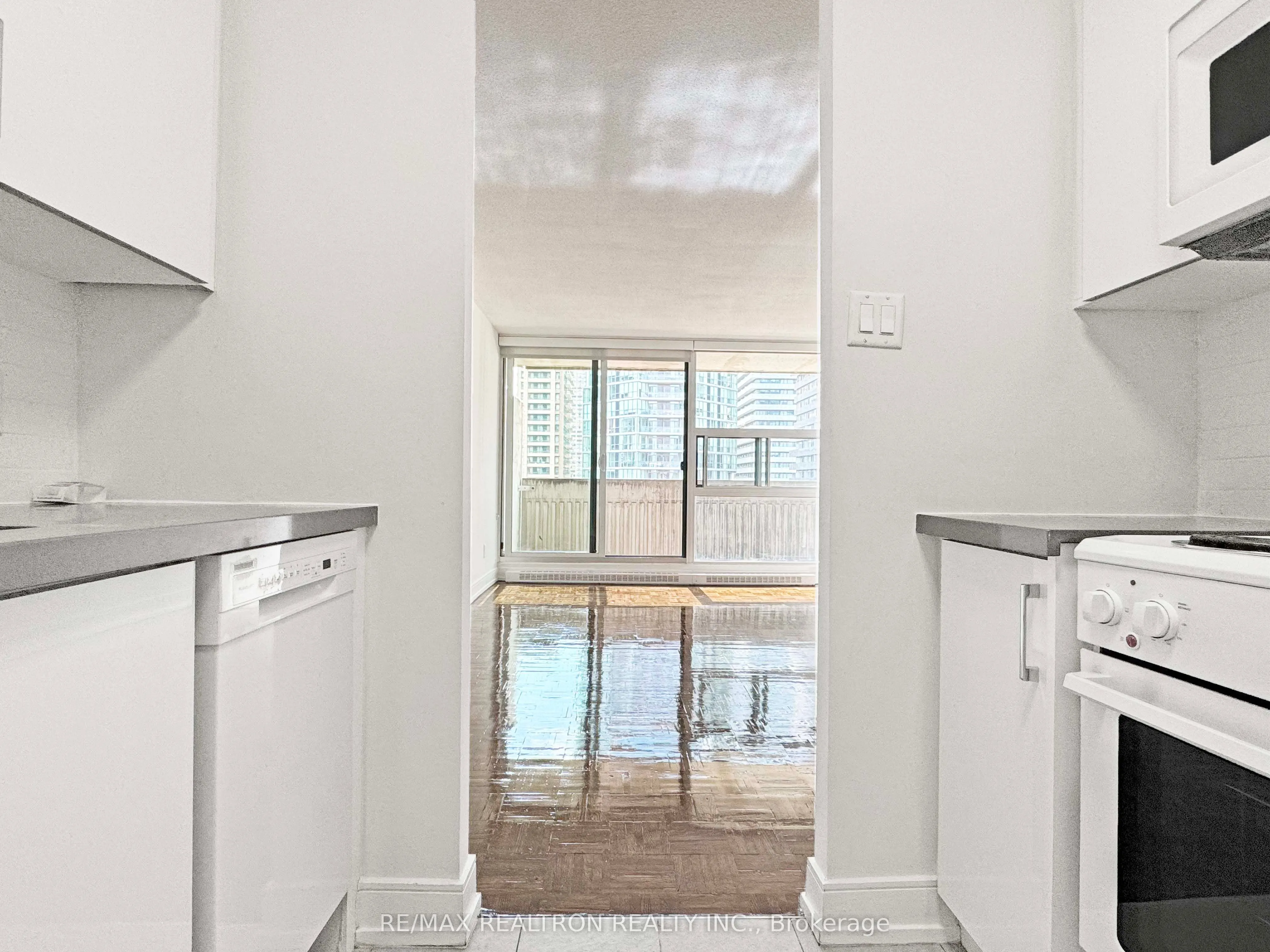 33 Isabella Street, #1611