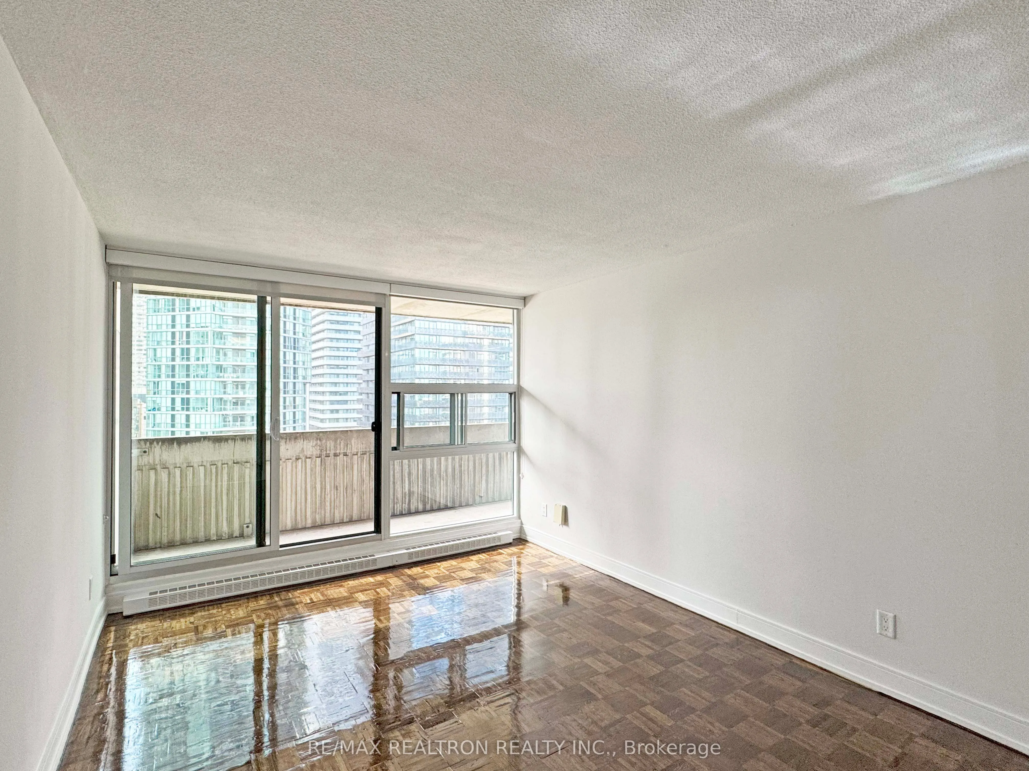 33 Isabella Street, #1611