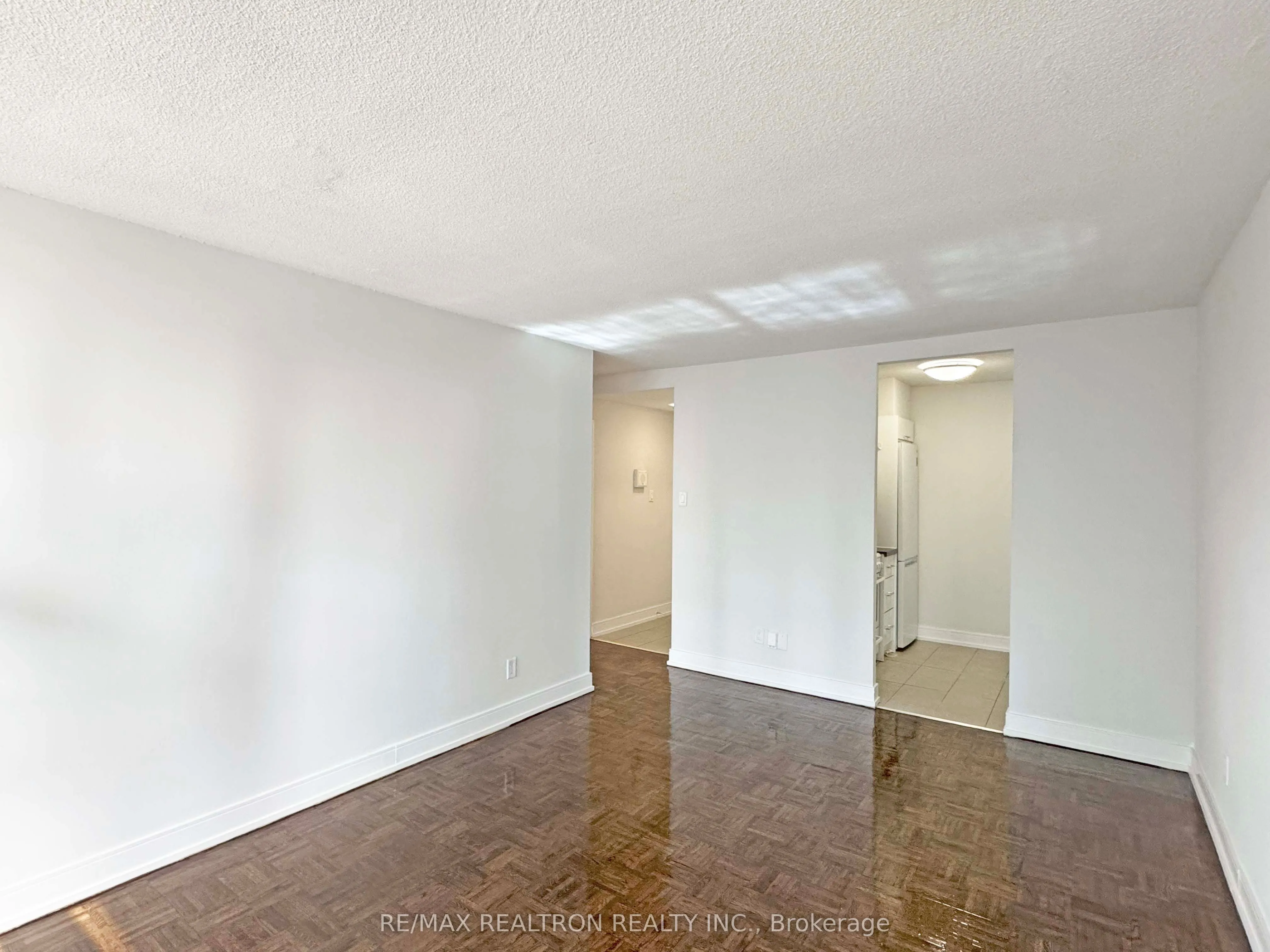33 Isabella Street, #1611