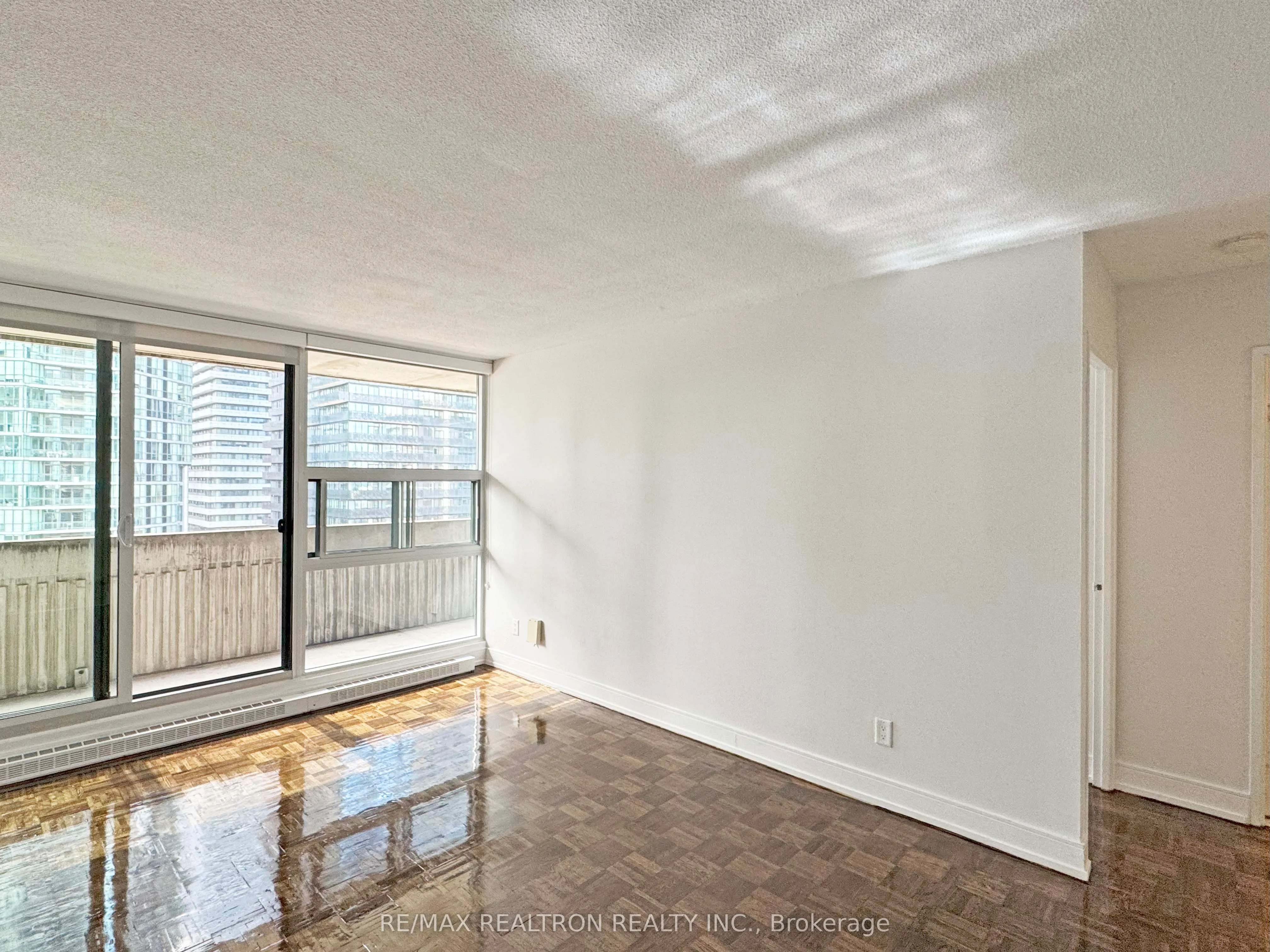 33 Isabella Street, #1611