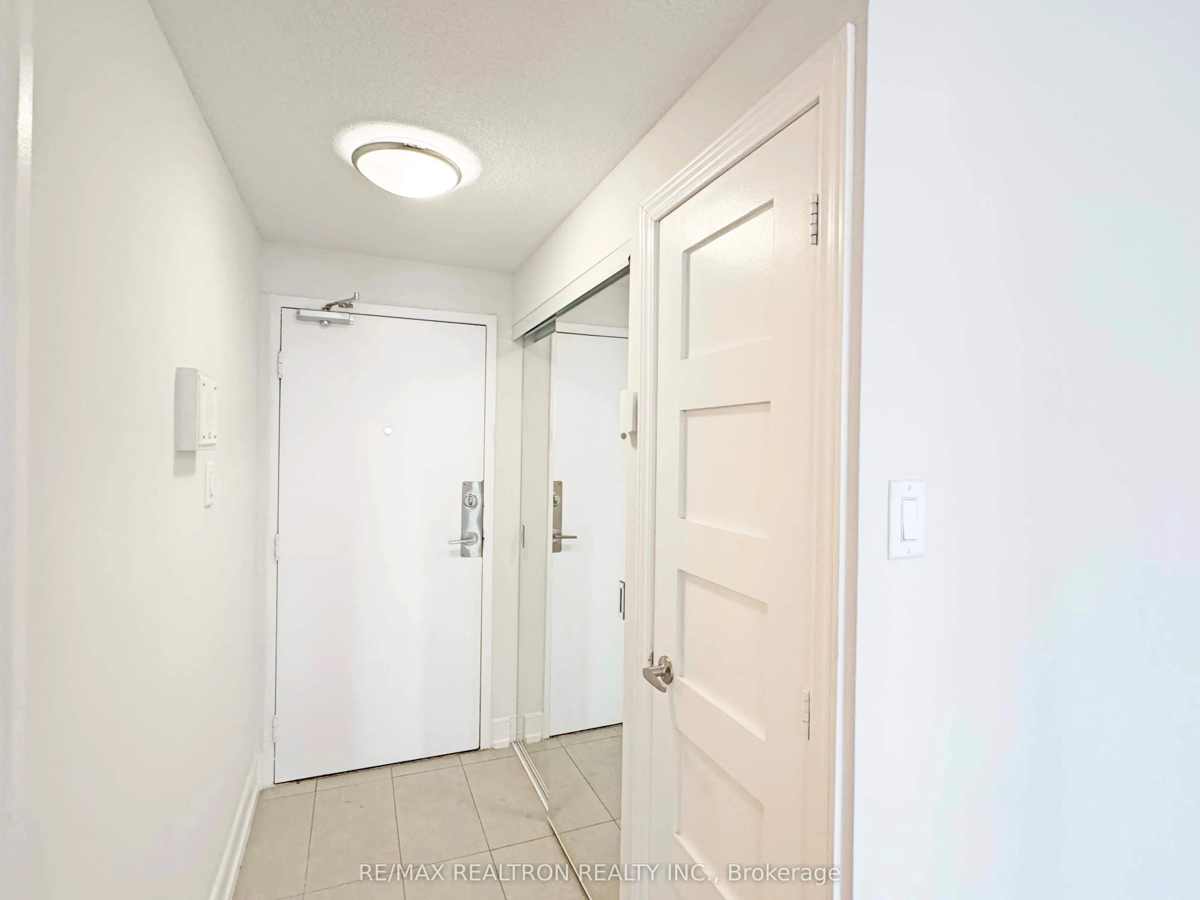 33 Isabella Street, #1611