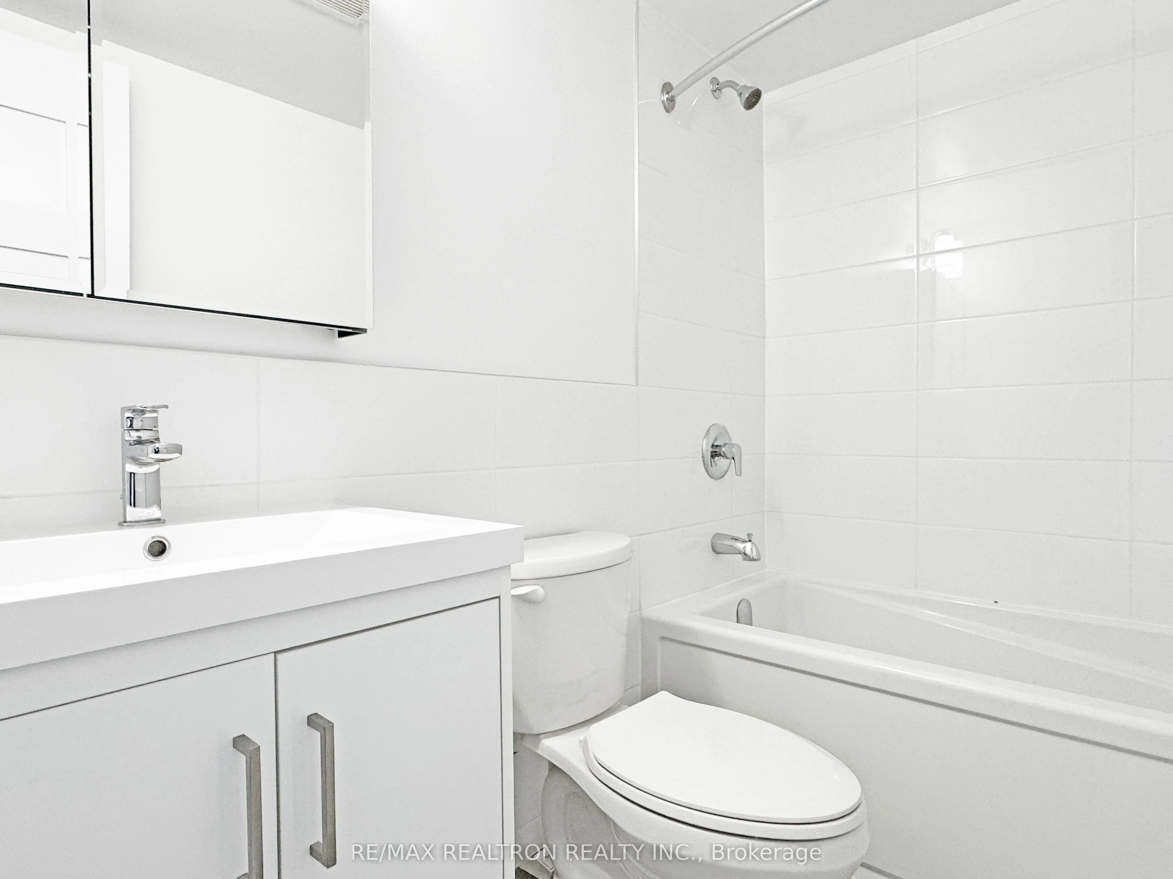 33 Isabella Street, #1005