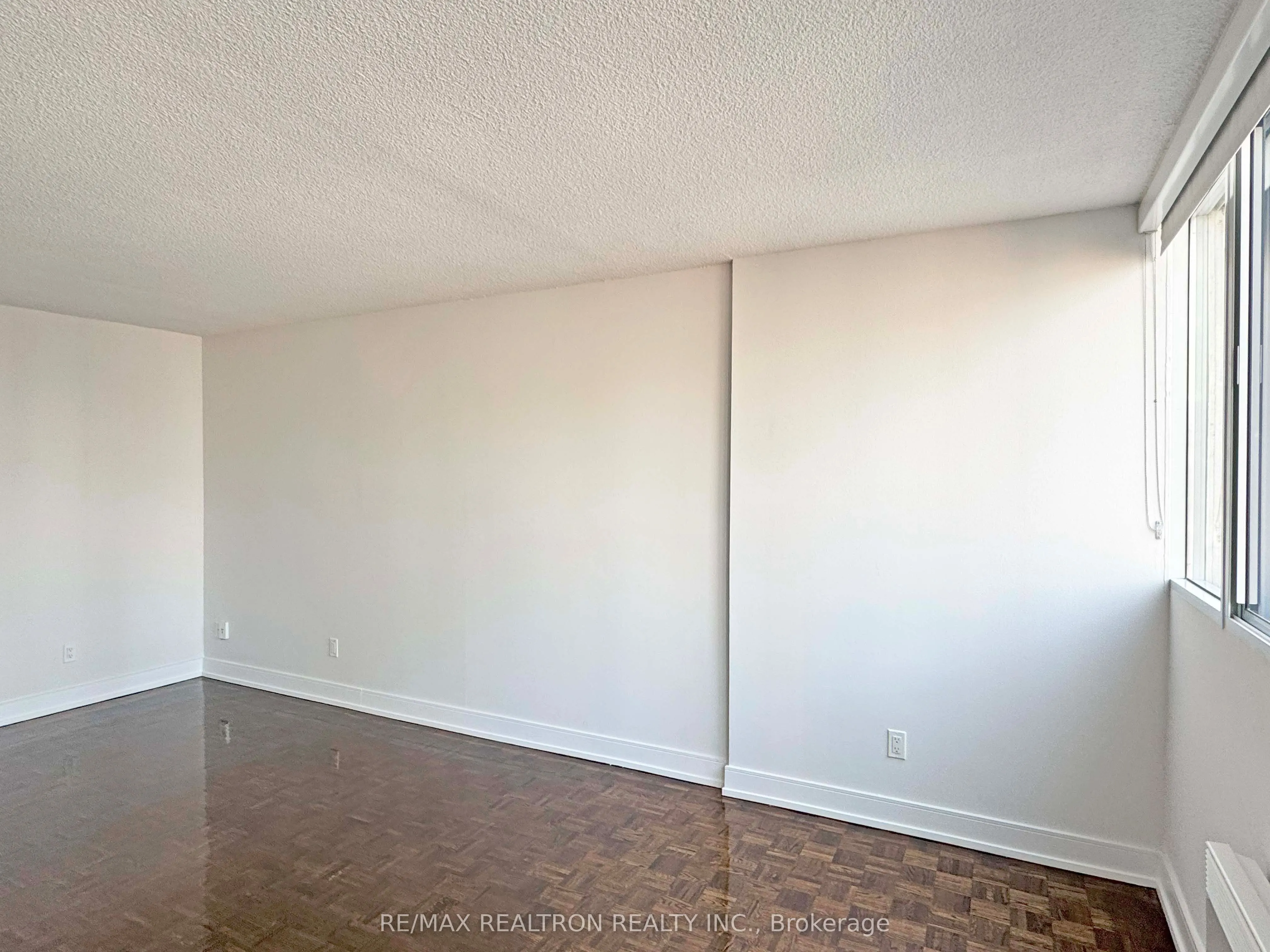 33 Isabella Street, #1005
