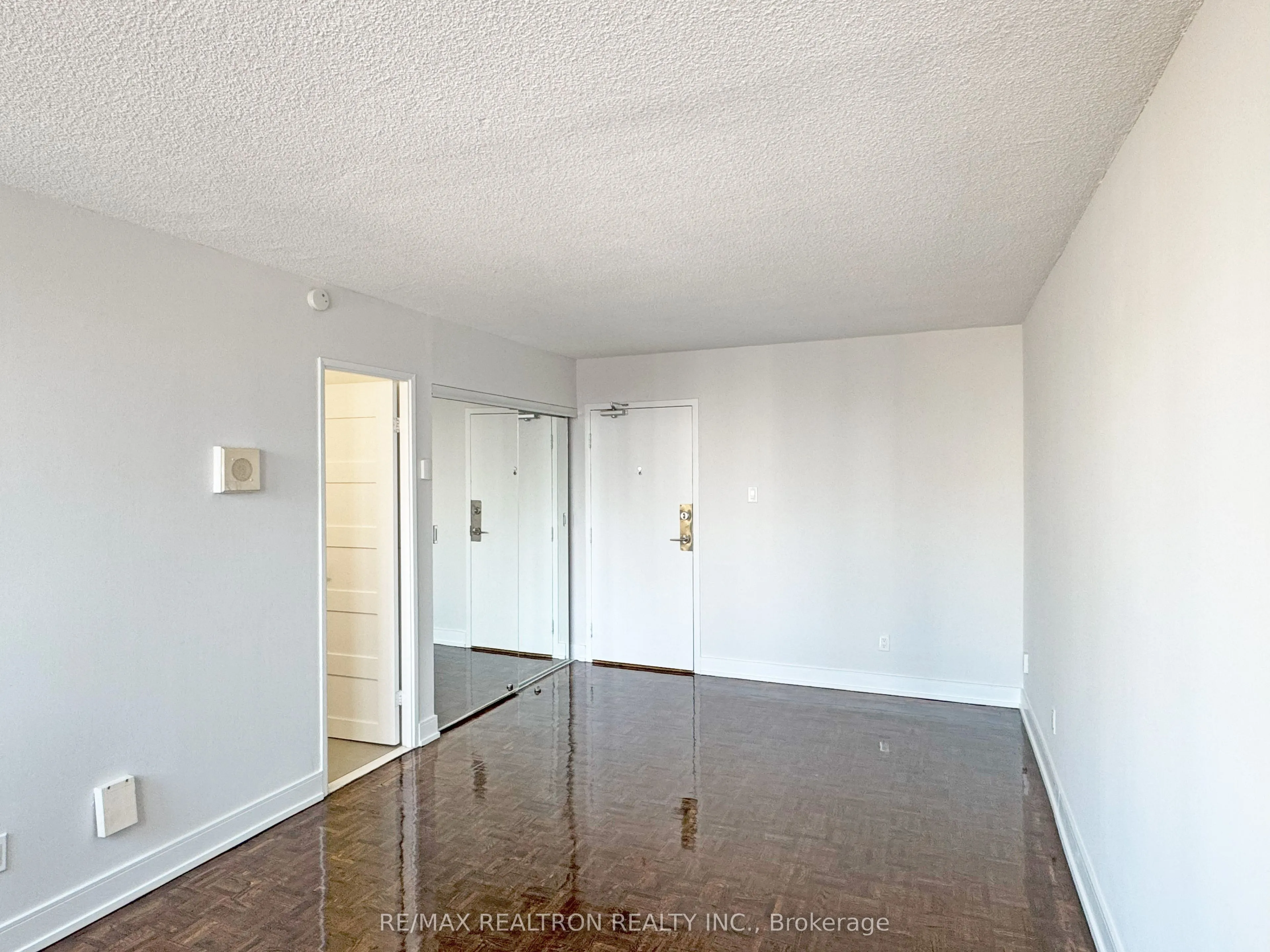 33 Isabella Street, #1005