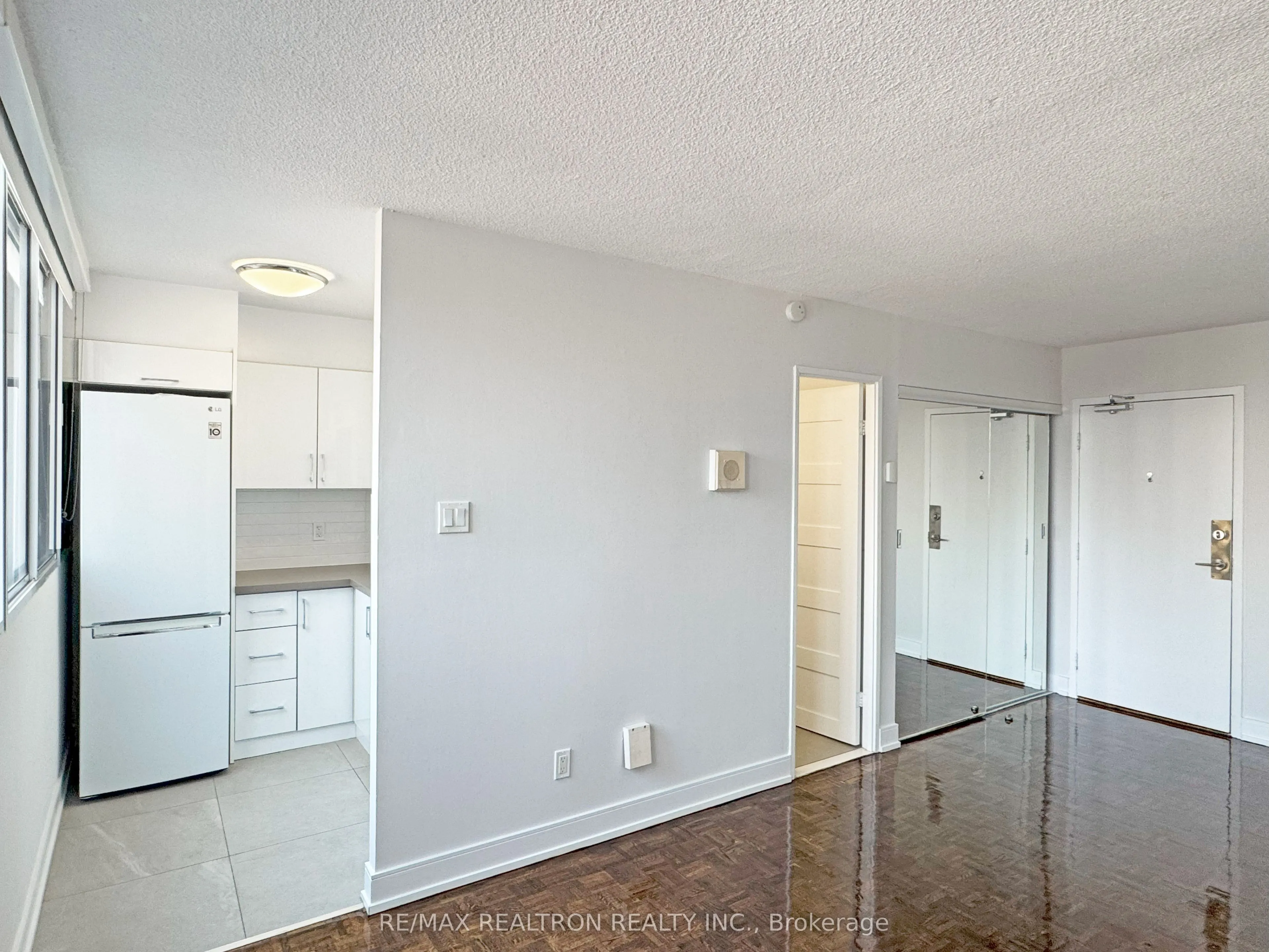 33 Isabella Street, #1005