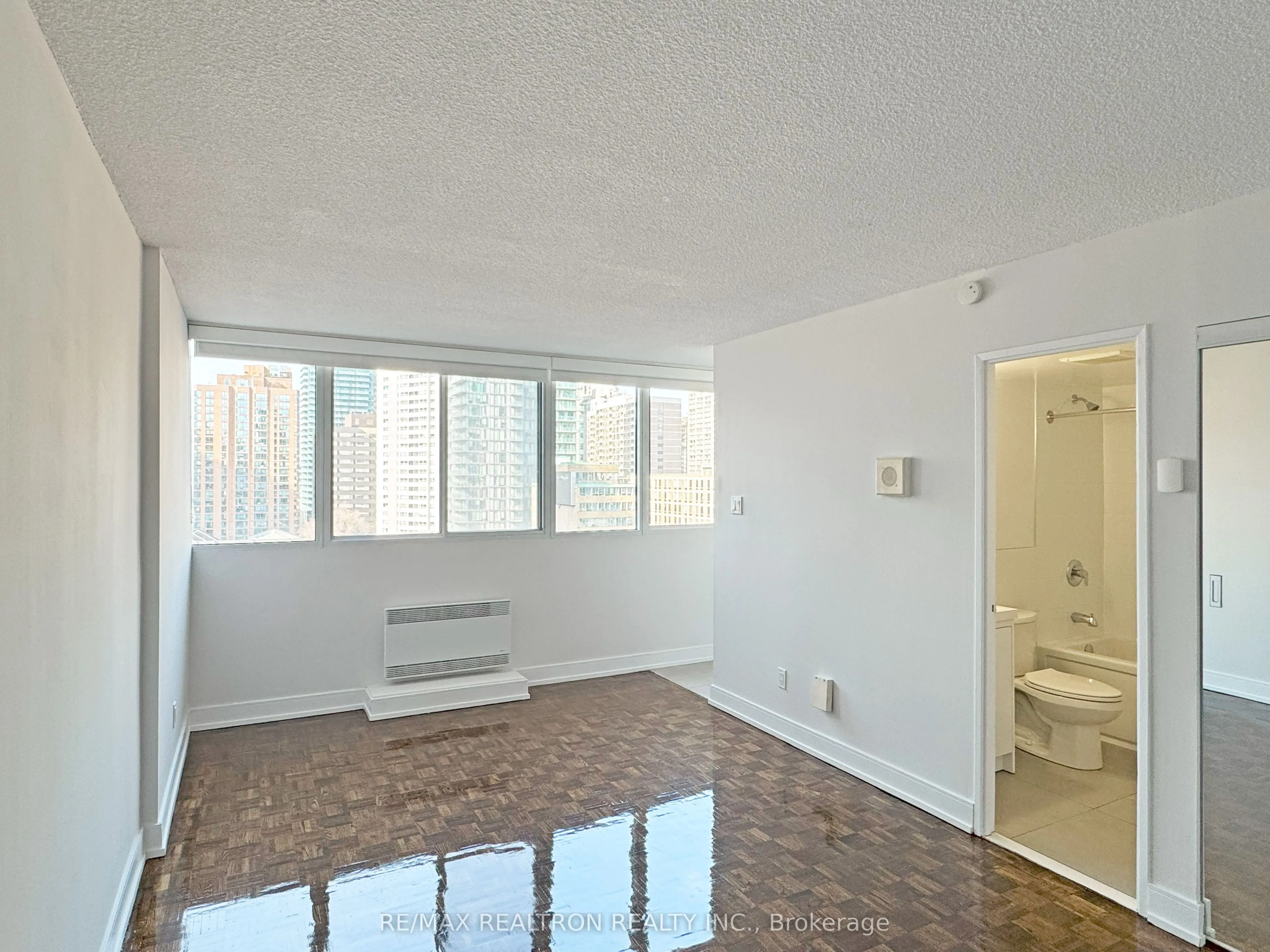 33 Isabella Street, #1005