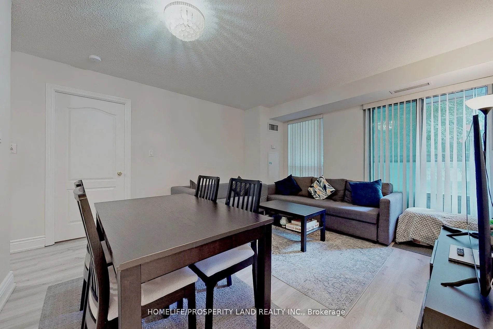 188 Doris Avenue, #203