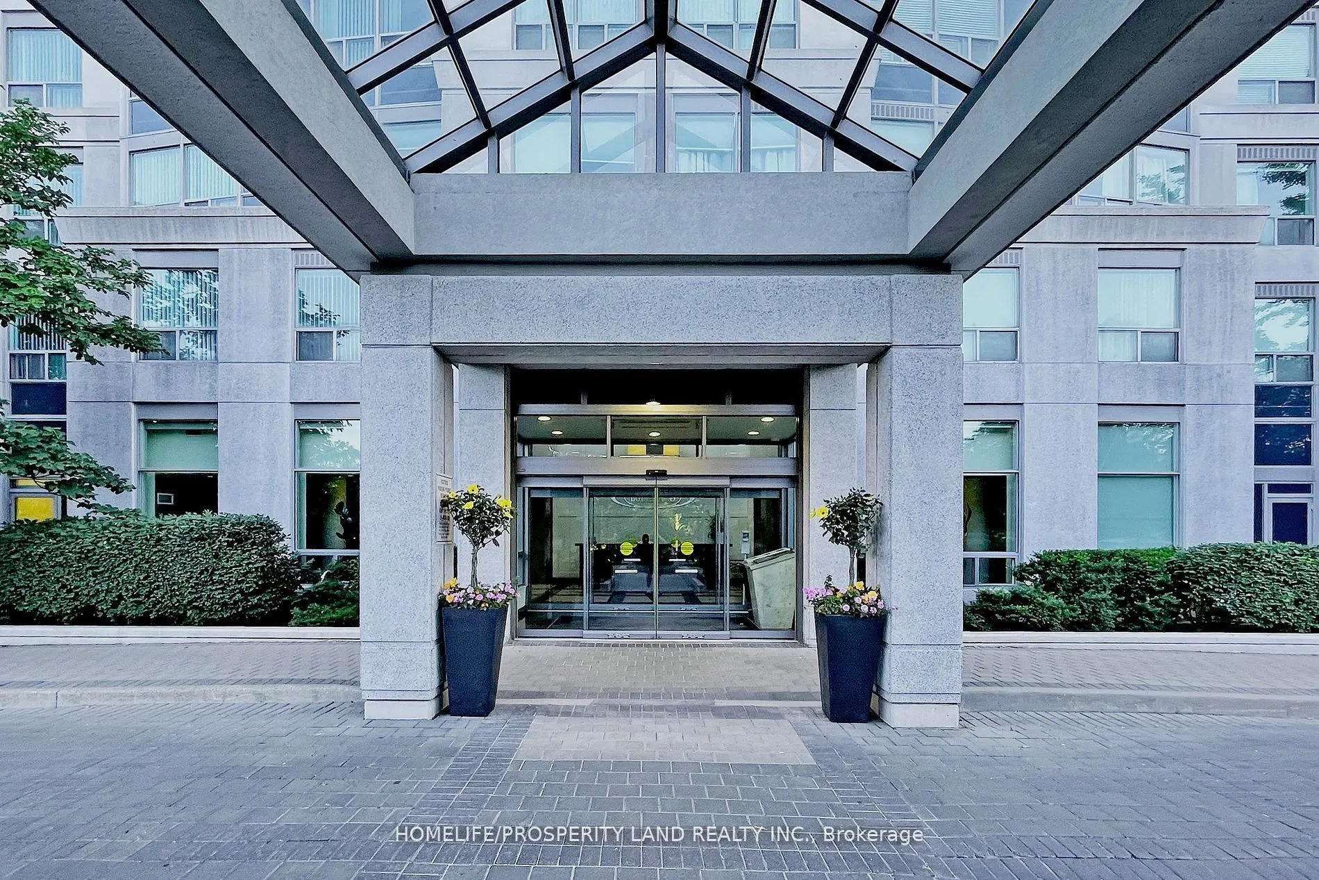 188 Doris Avenue, #203
