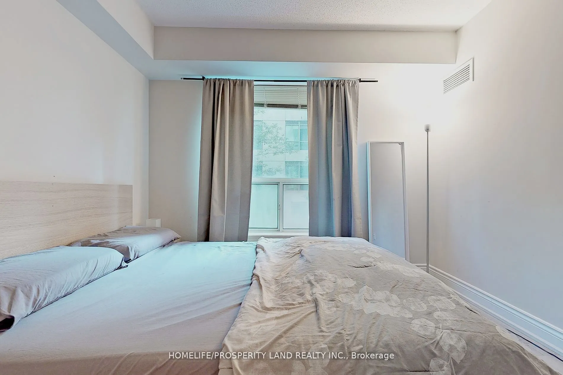 188 Doris Avenue, #203