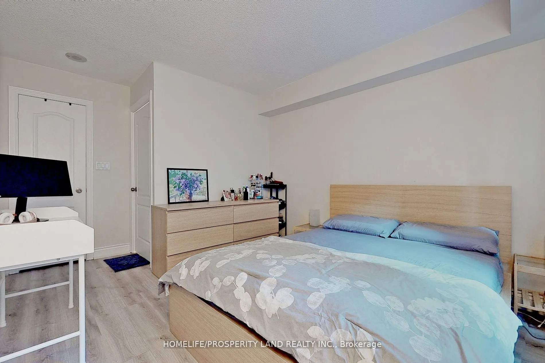 188 Doris Avenue, #203
