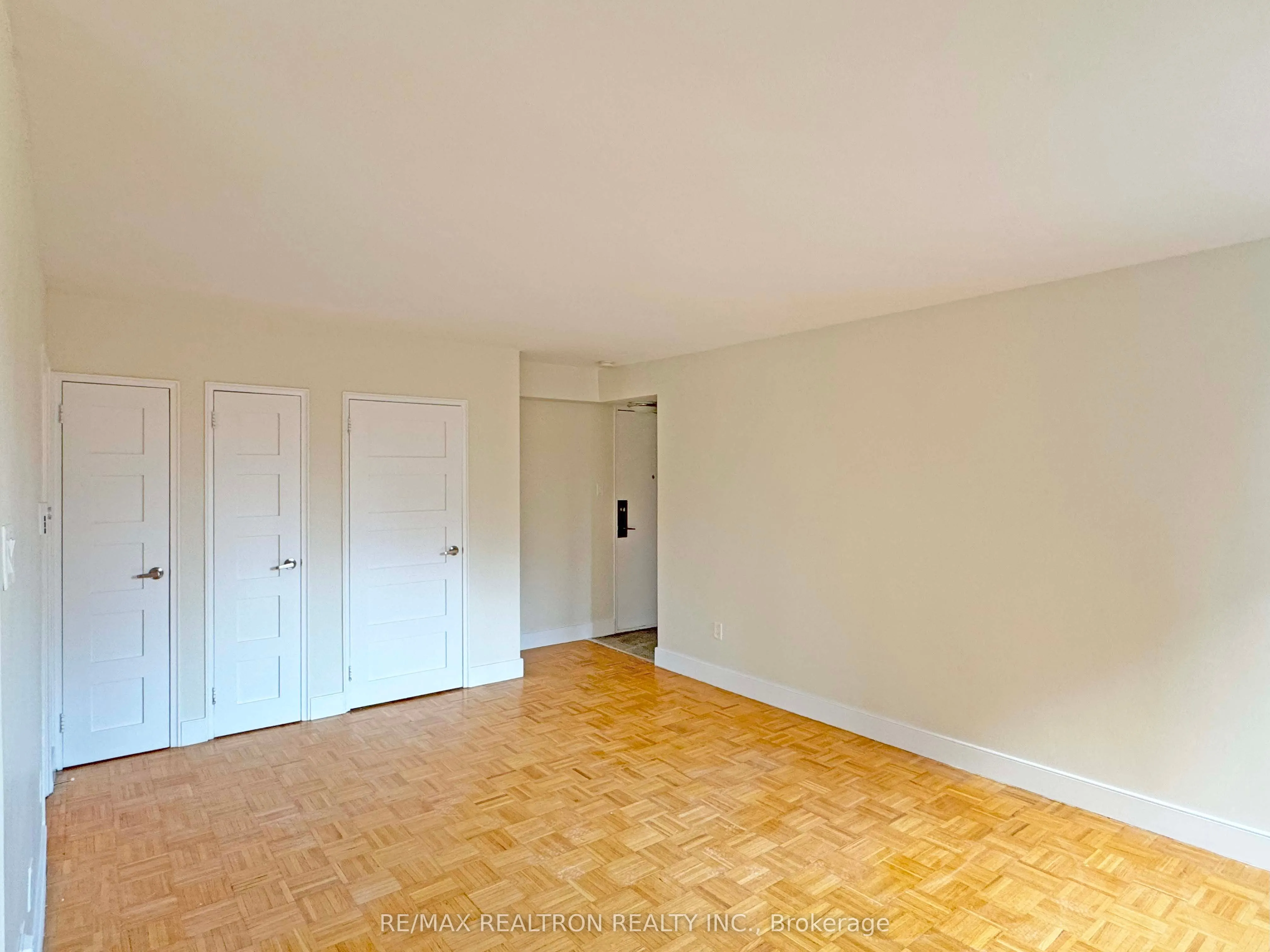 55 Isabella Street, #204