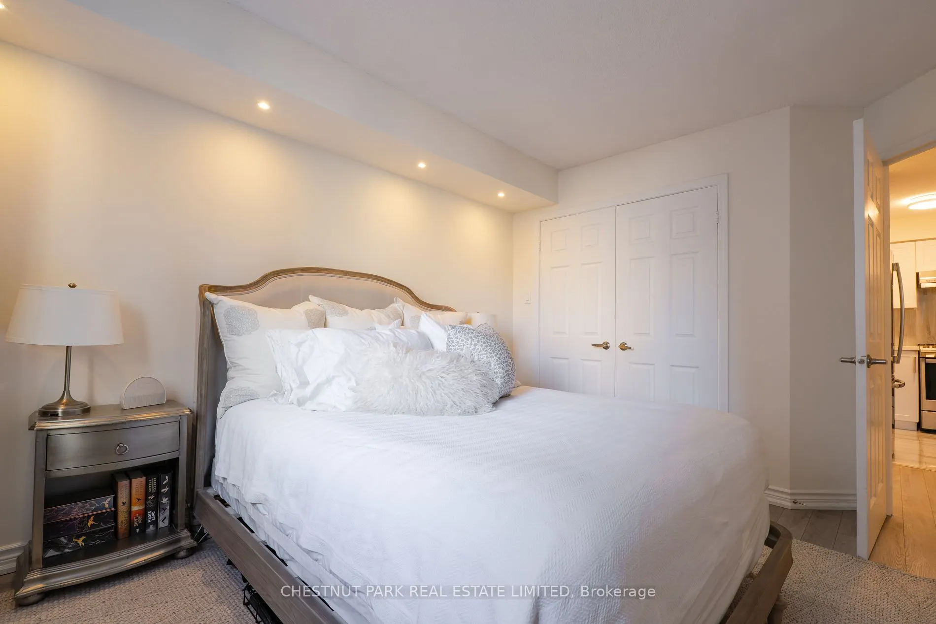 25 Grenville Street, #706