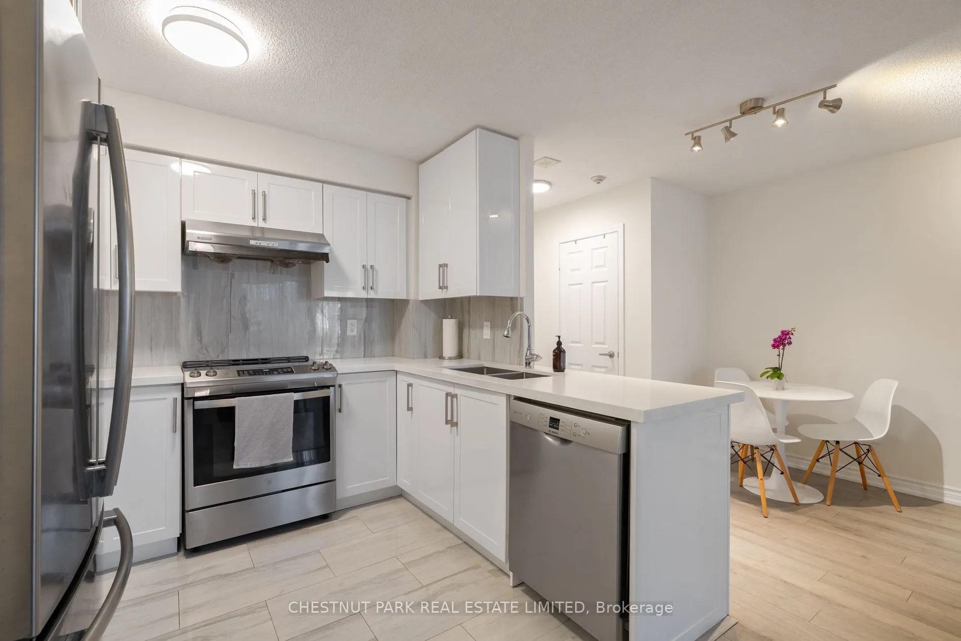 25 Grenville Street, #706