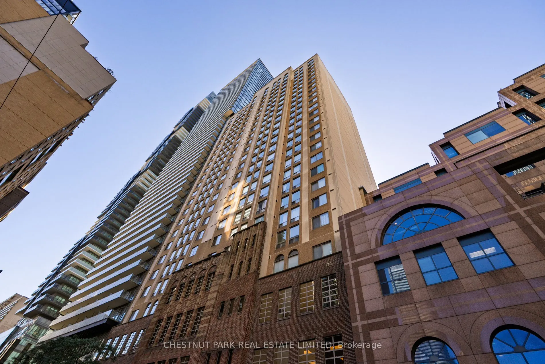 25 Grenville Street, #706