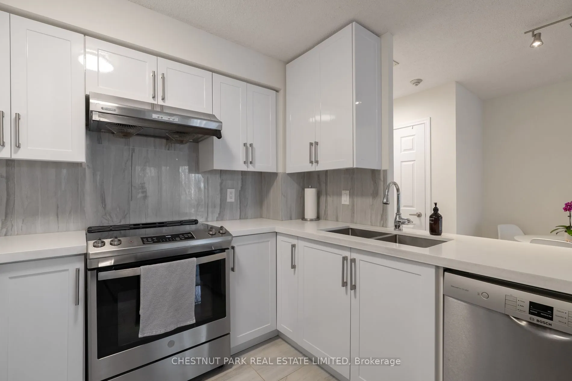 25 Grenville Street, #706