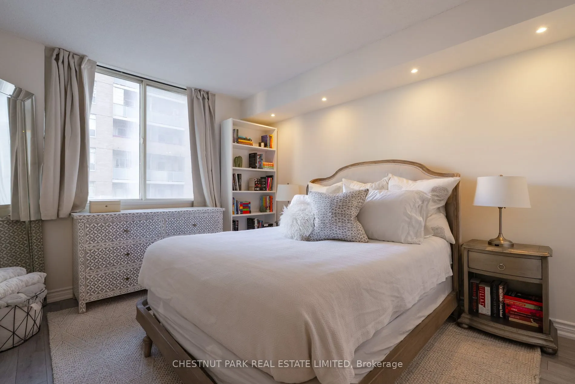 25 Grenville Street, #706