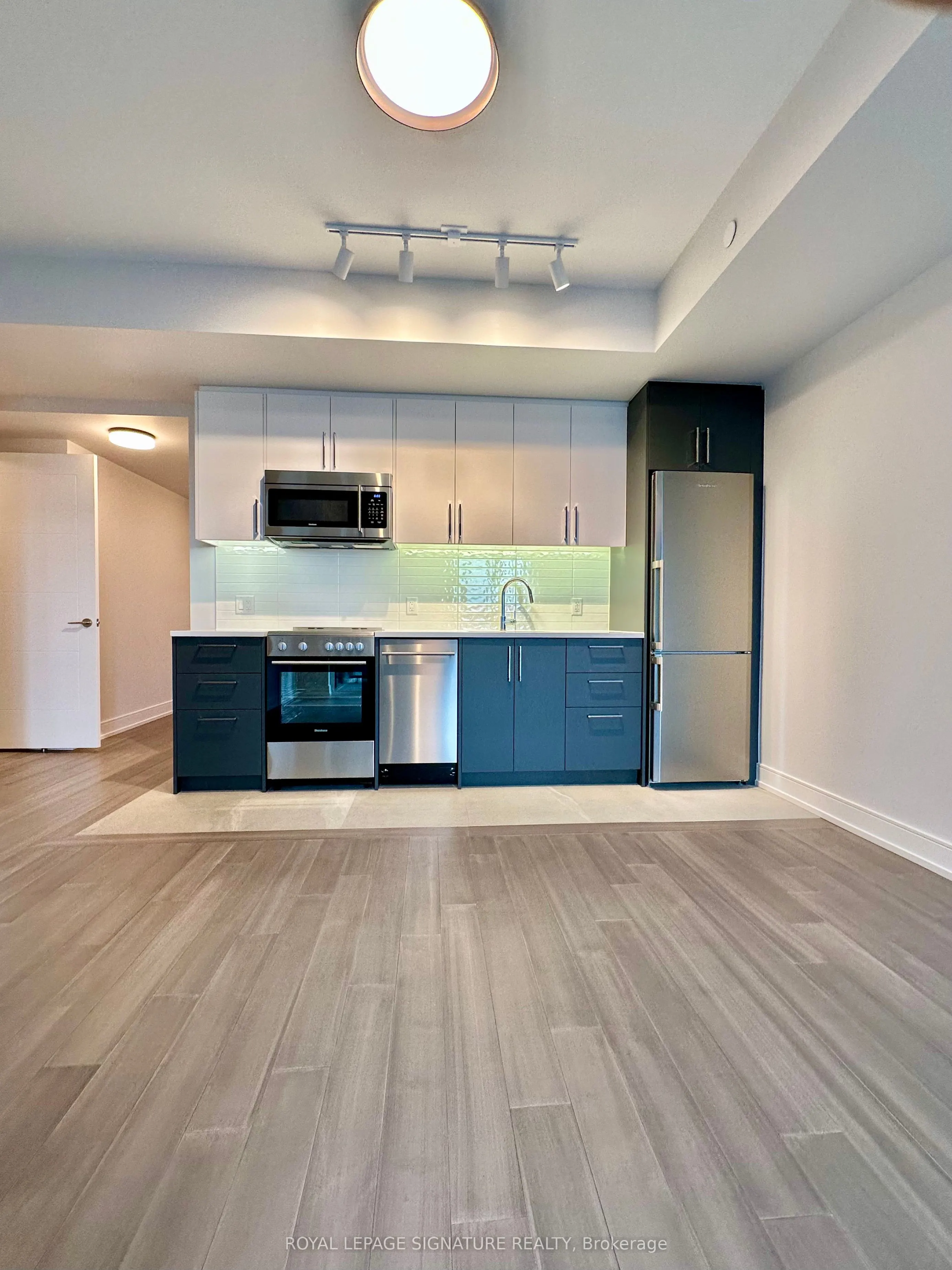 664 Spadina Avenue, #810