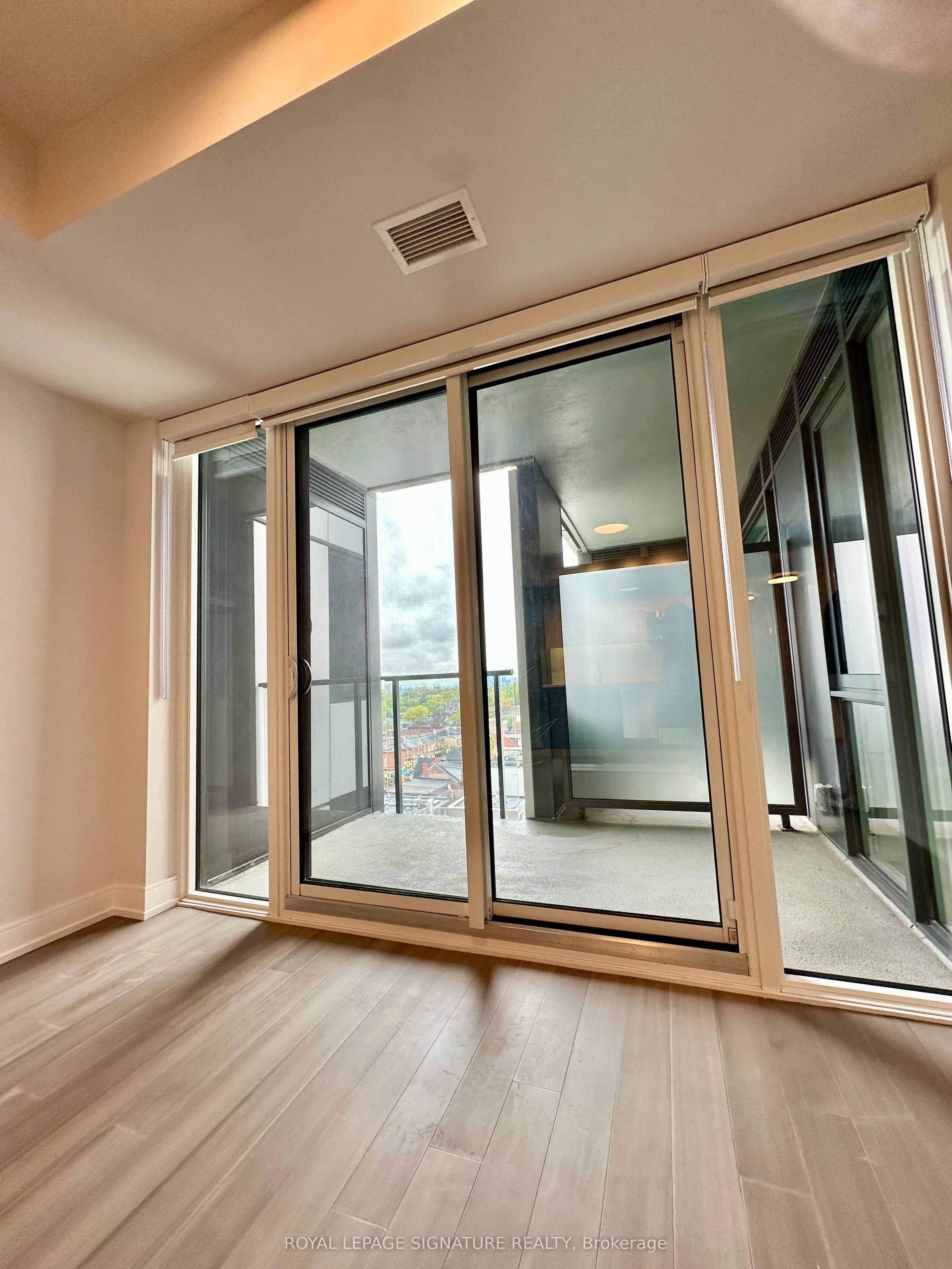 664 Spadina Avenue, #810