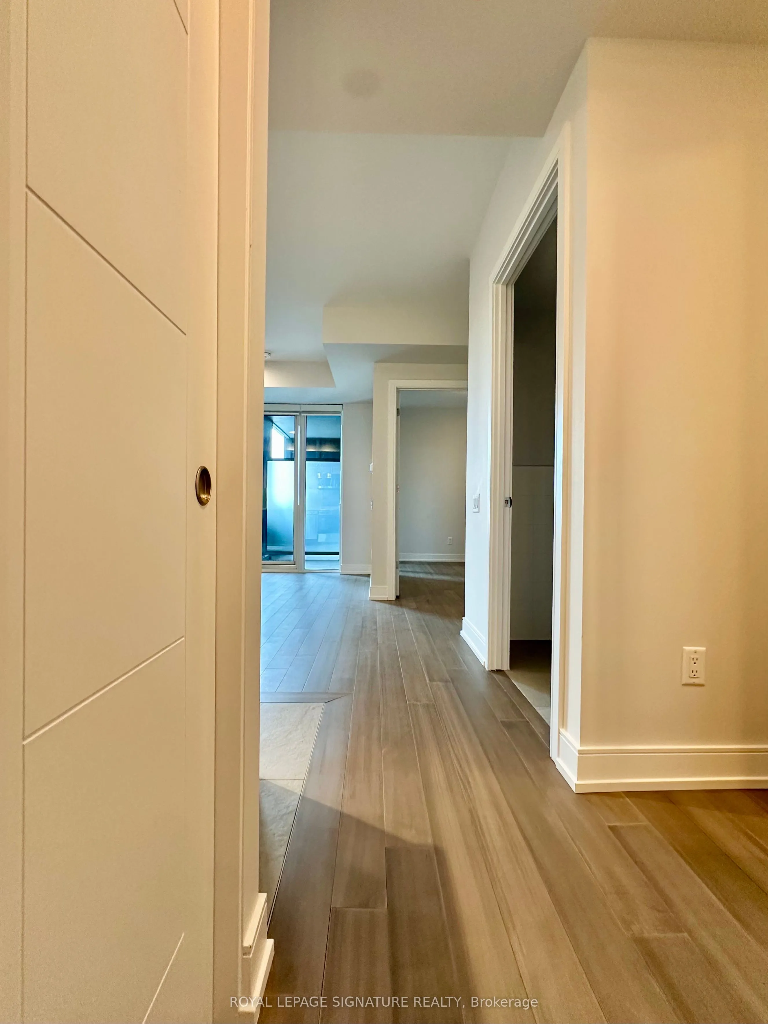 664 Spadina Avenue, #810