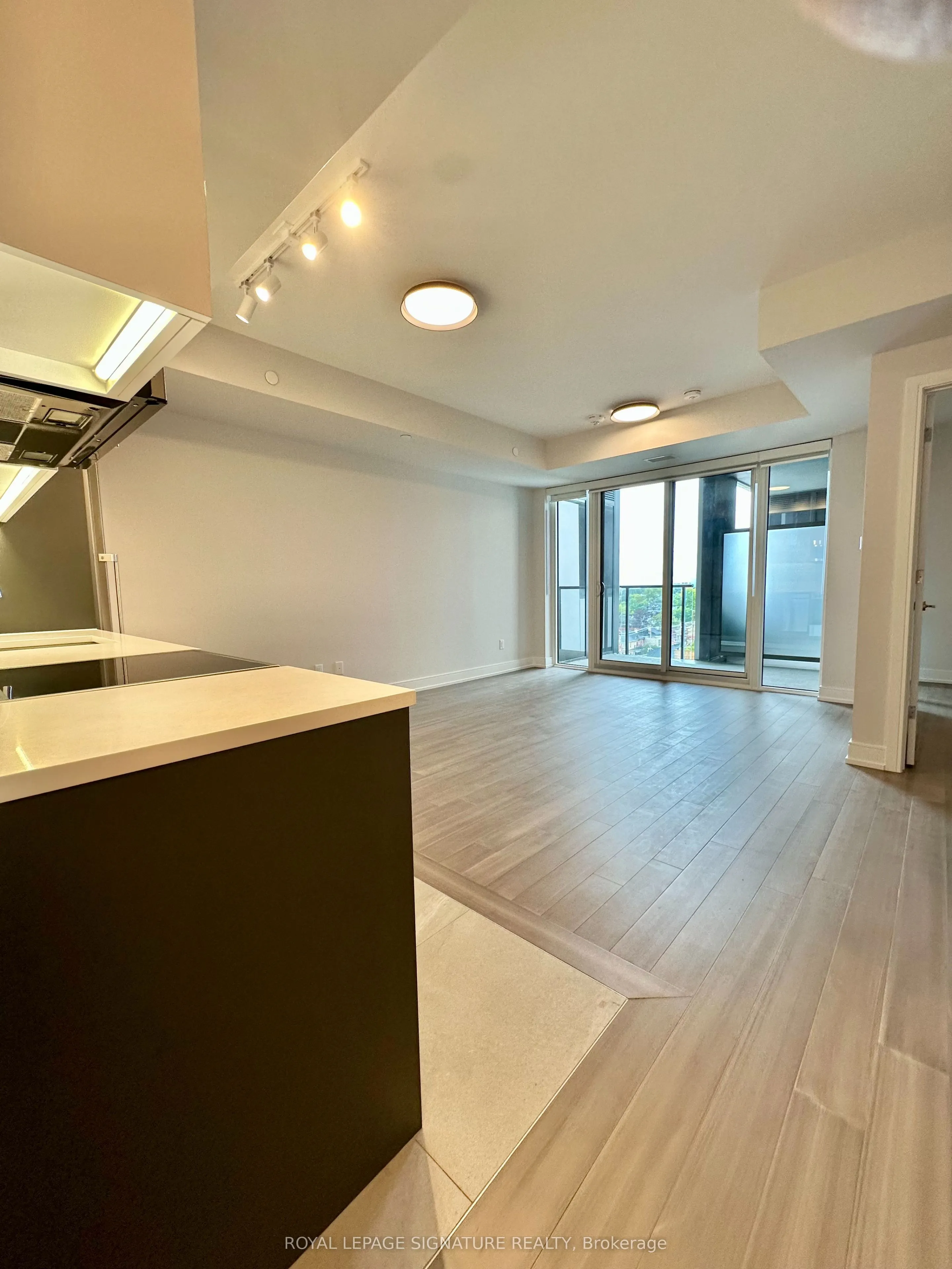 664 Spadina Avenue, #810