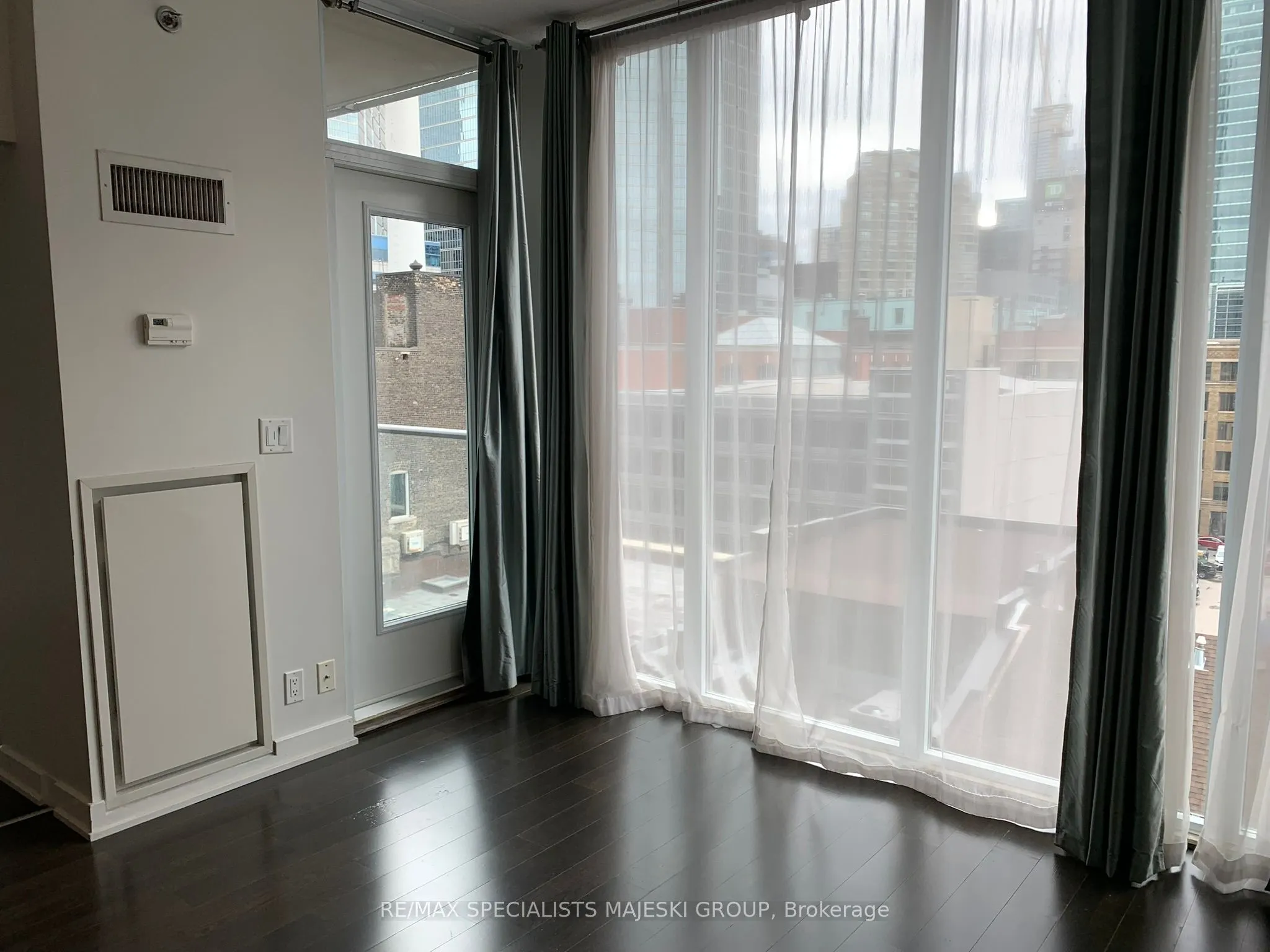 21 Nelson Street, #729