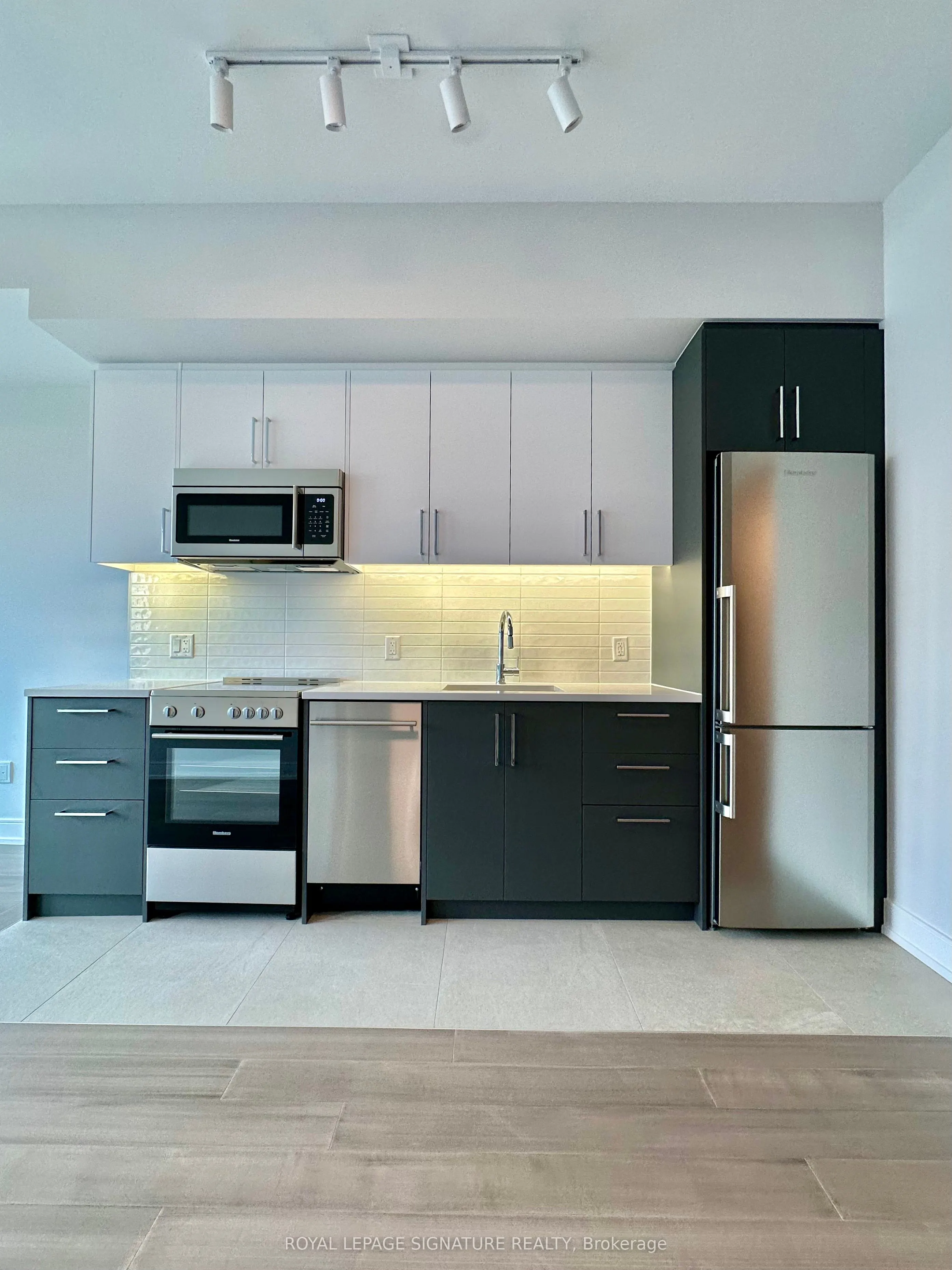 664 Spadina Avenue, #604