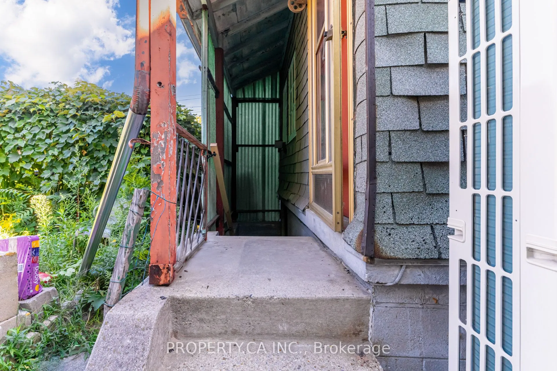 372 Saint Clarens Avenue, #Basement