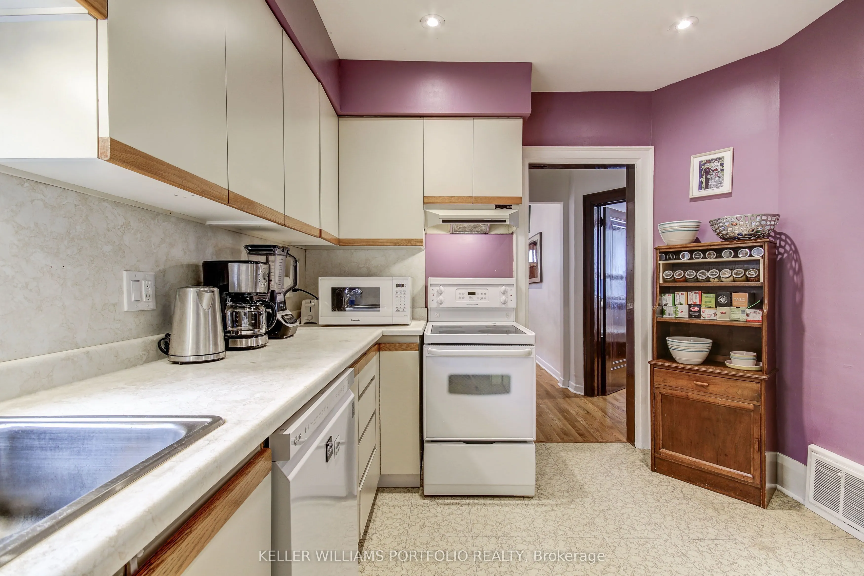 108 Clovelly Avenue