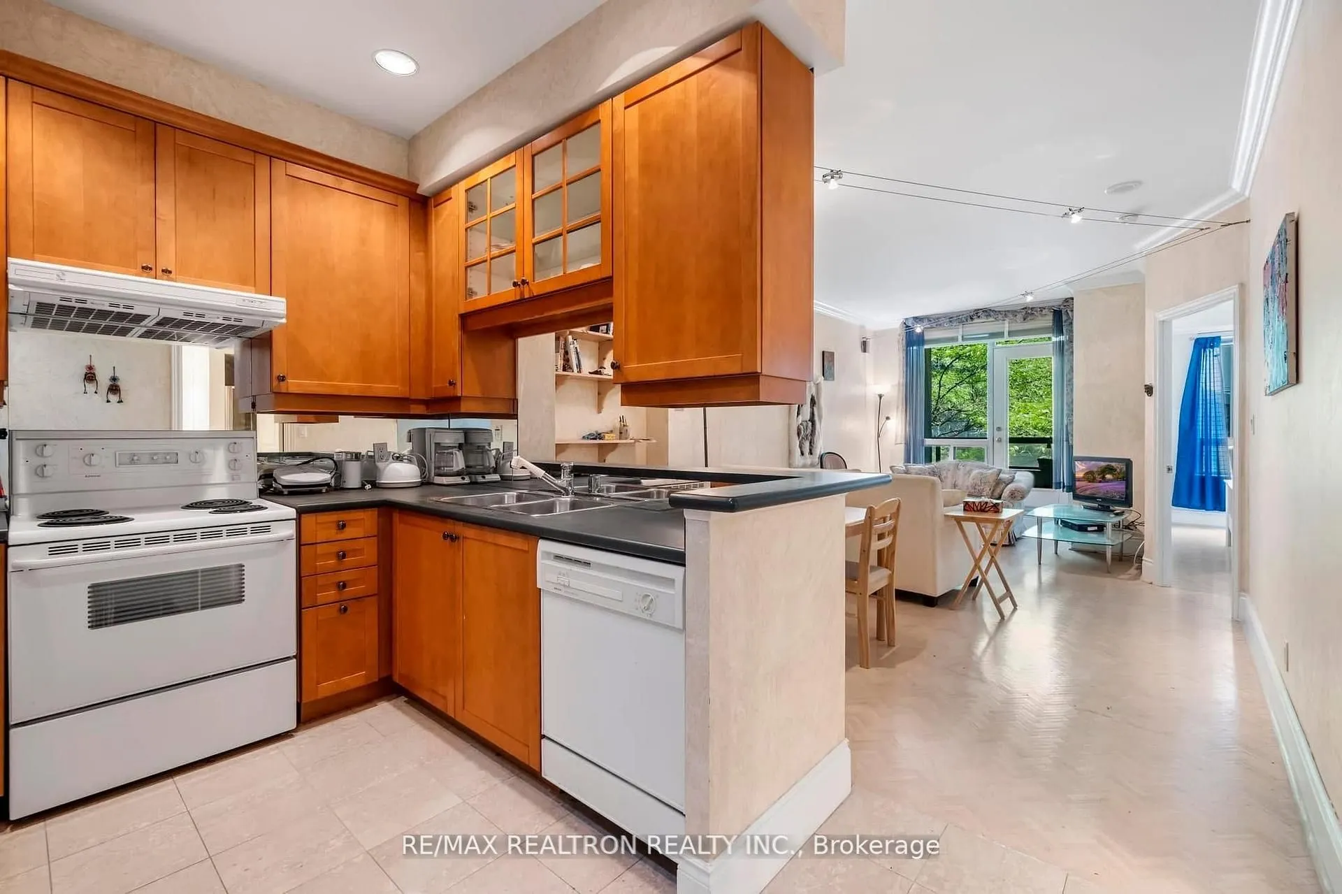 102 Bloor Street, #608