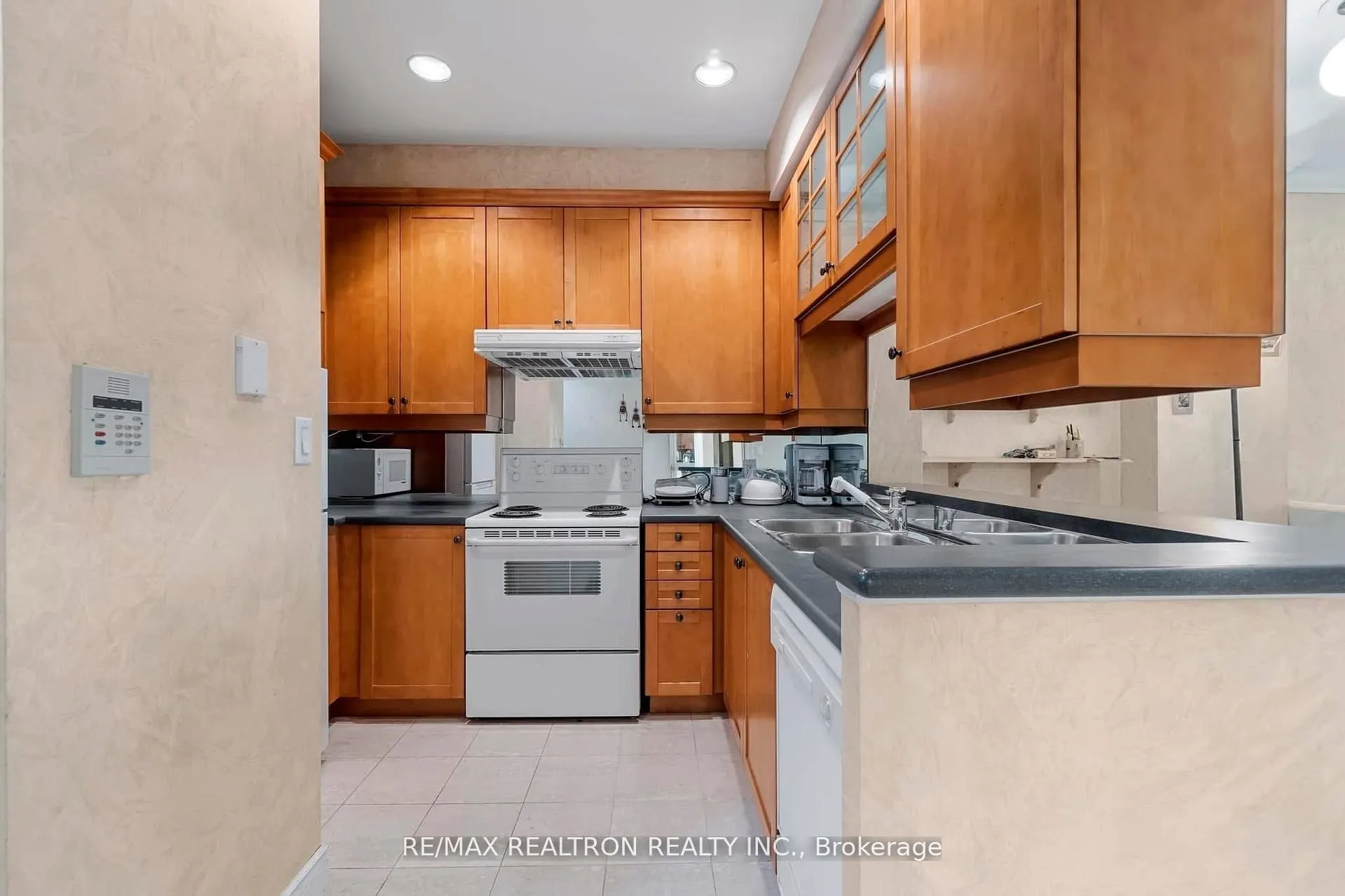 102 Bloor Street, #608