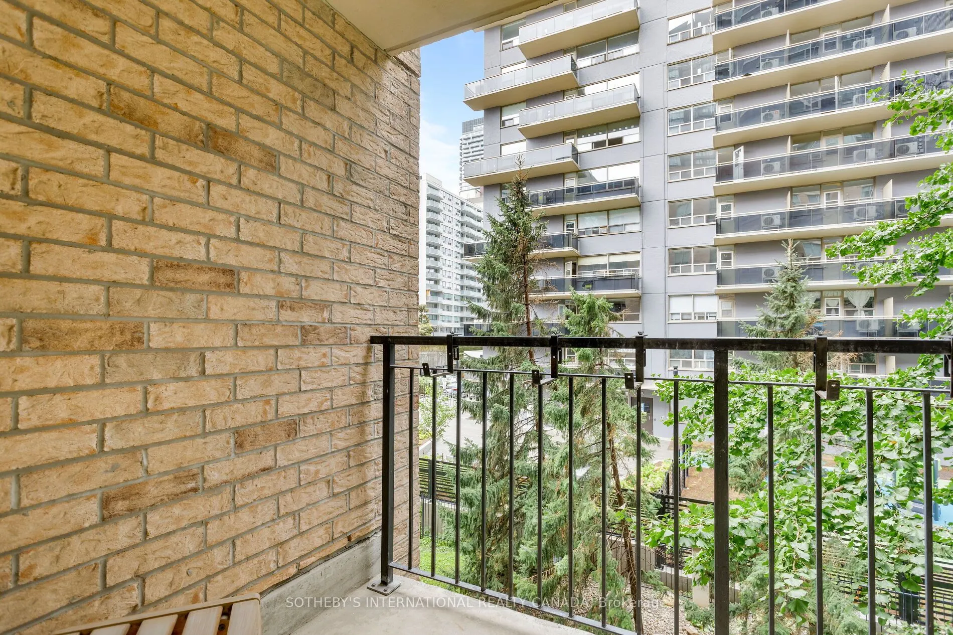 188 Redpath Avenue, #301