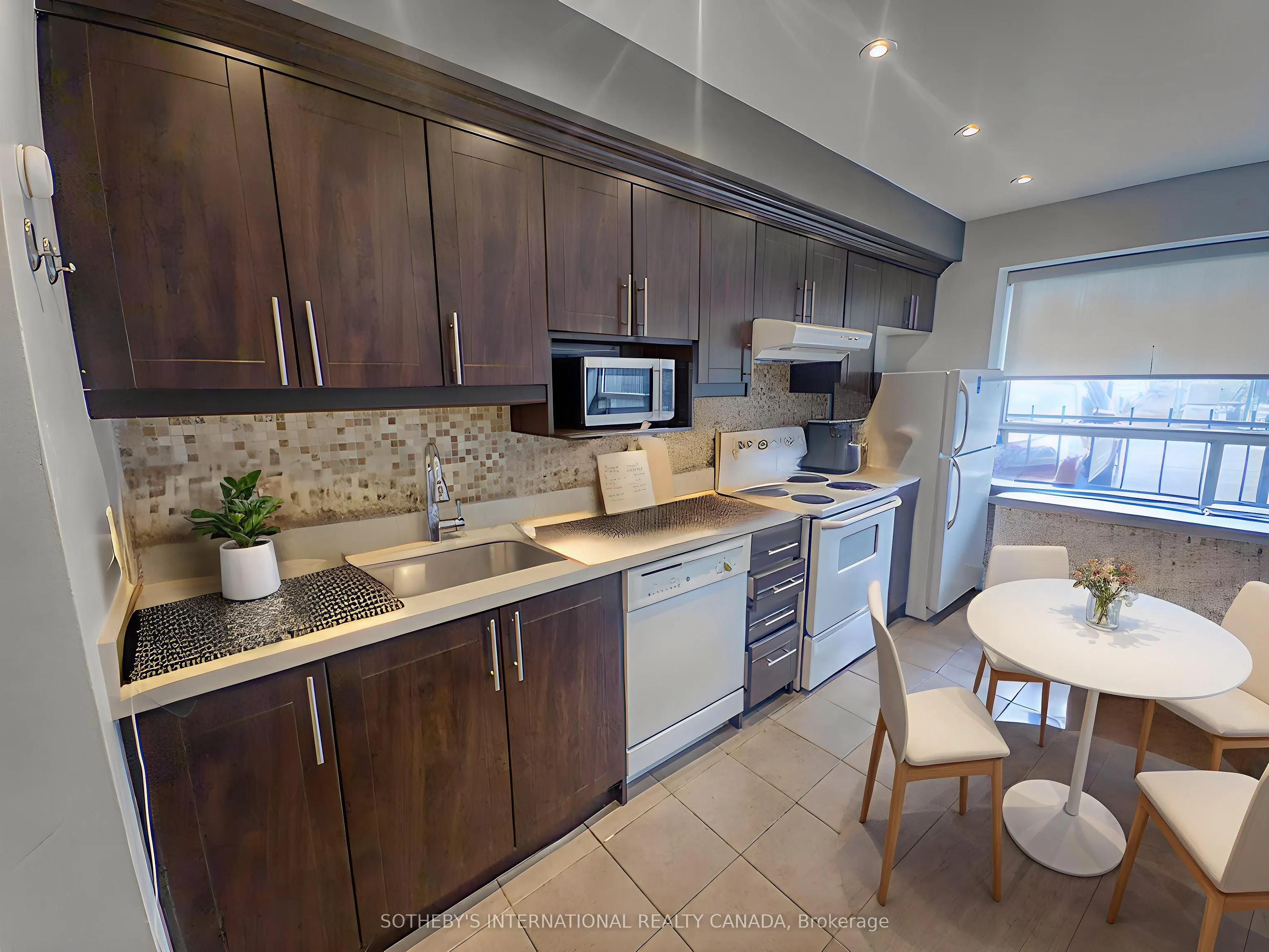 710 Spadina Avenue, #104