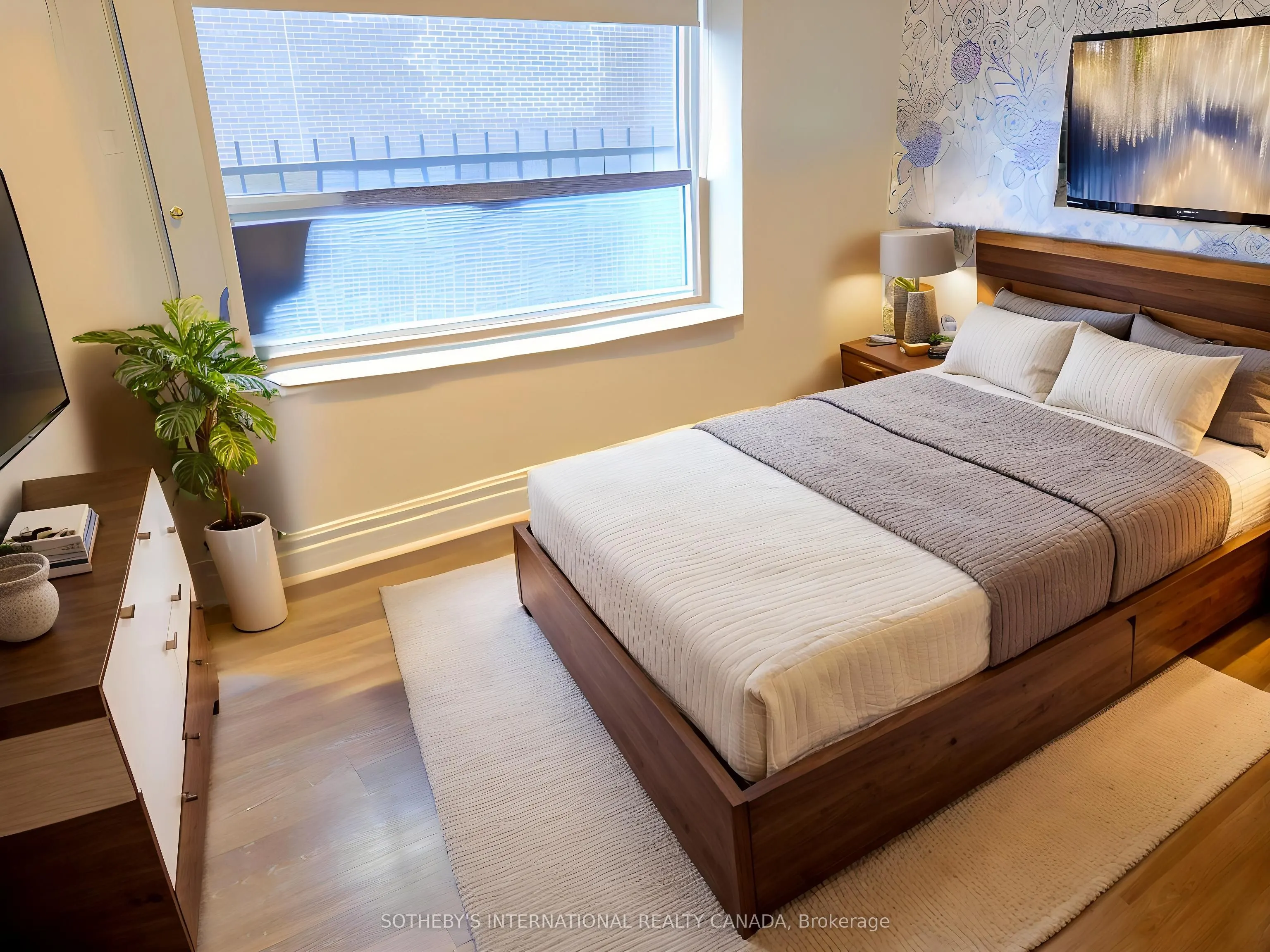 710 Spadina Avenue, #104