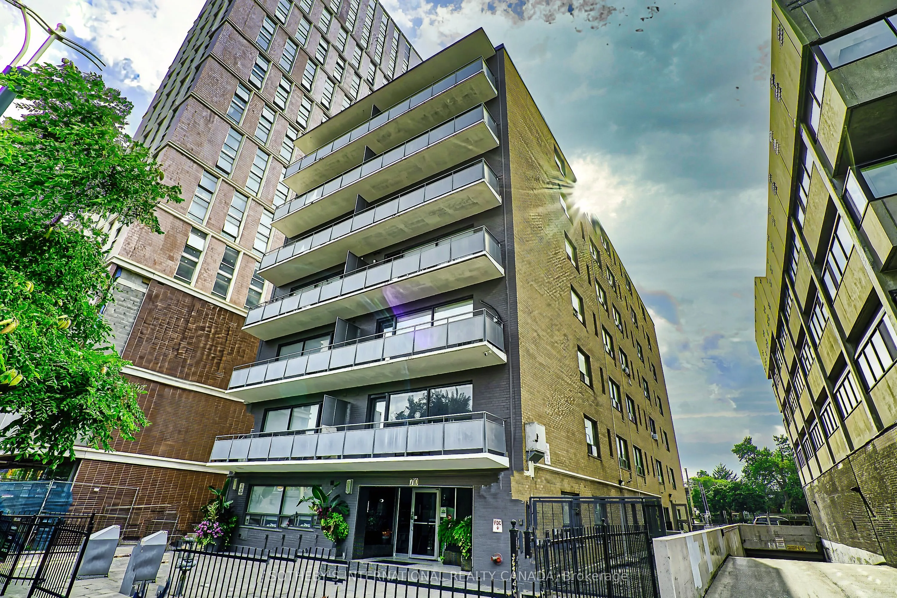 710 Spadina Avenue, #104