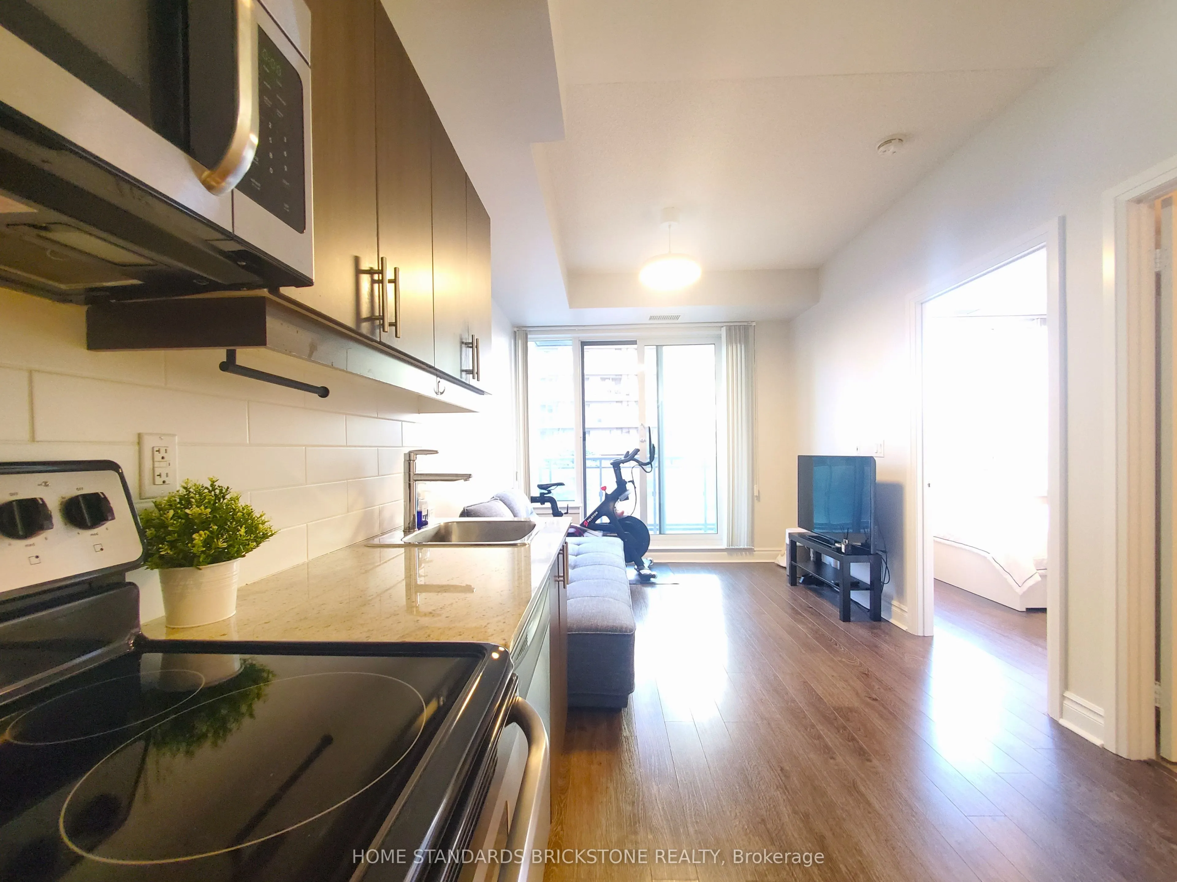 17 KENASTON Gardens, #219