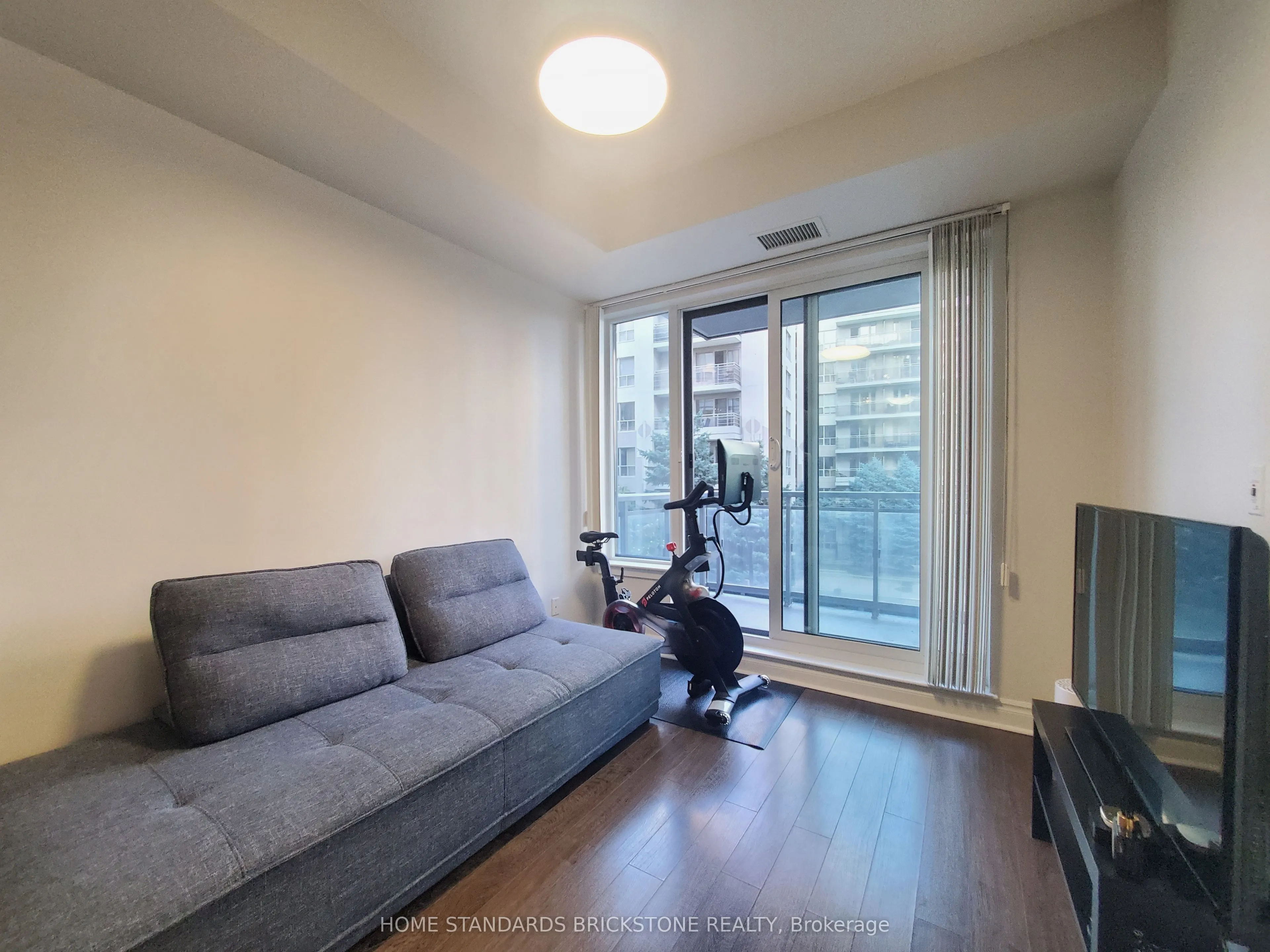 17 KENASTON Gardens, #219