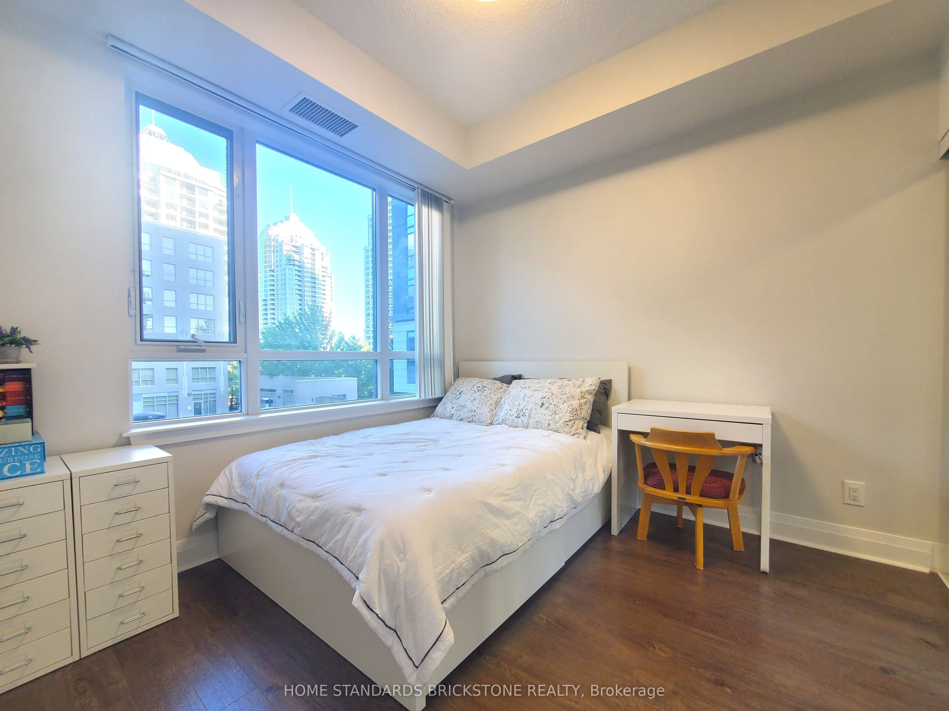 17 KENASTON Gardens, #219
