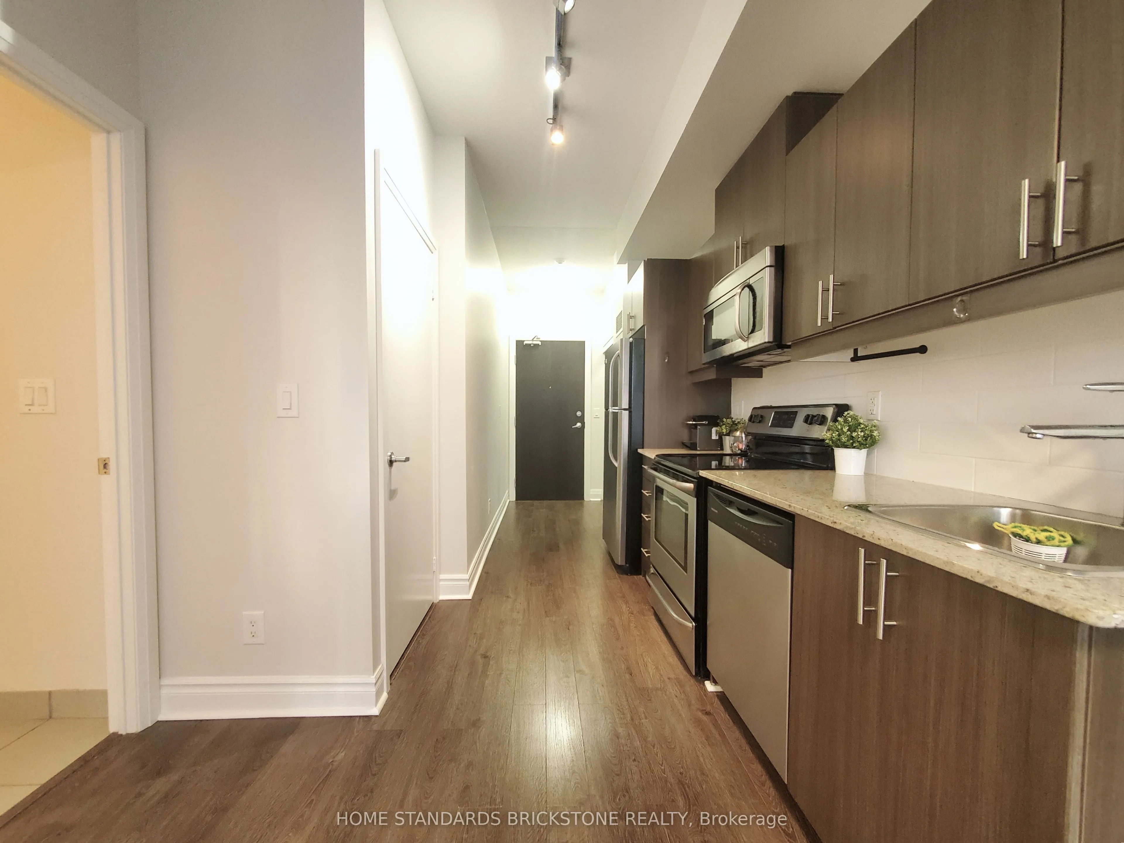 17 KENASTON Gardens, #219