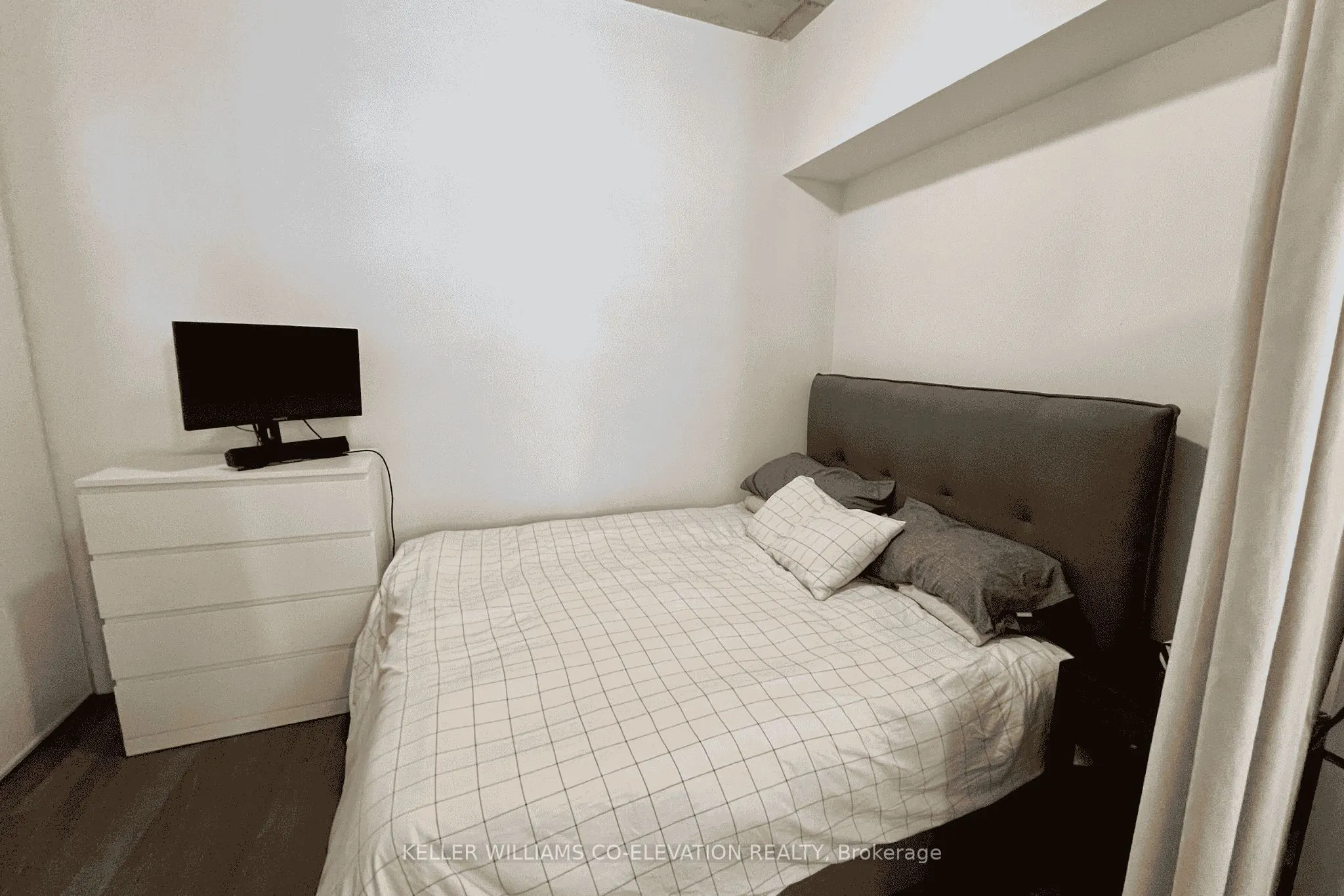 10 Wellesley Place, #108