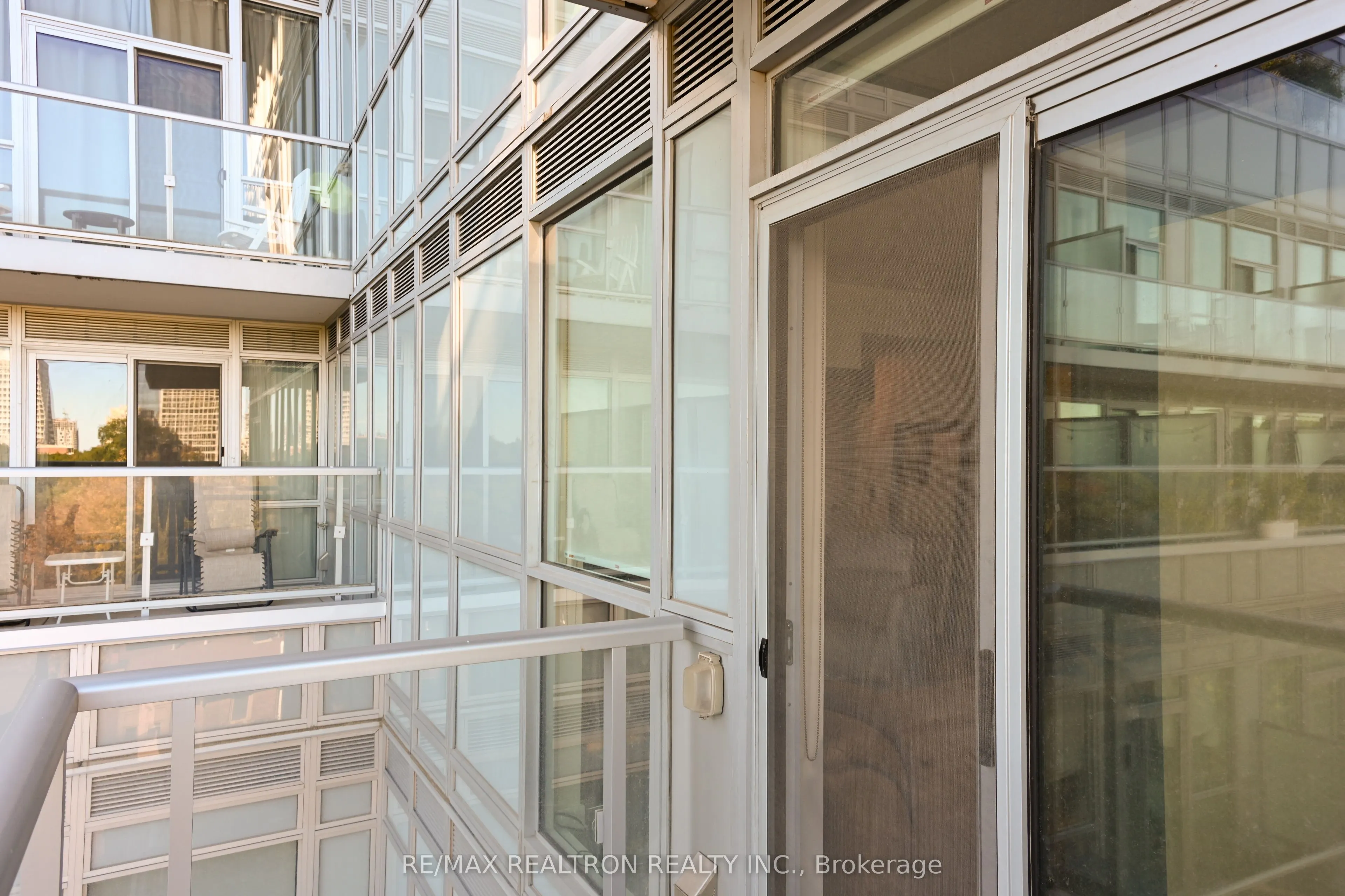501 St Clair Avenue W, #507