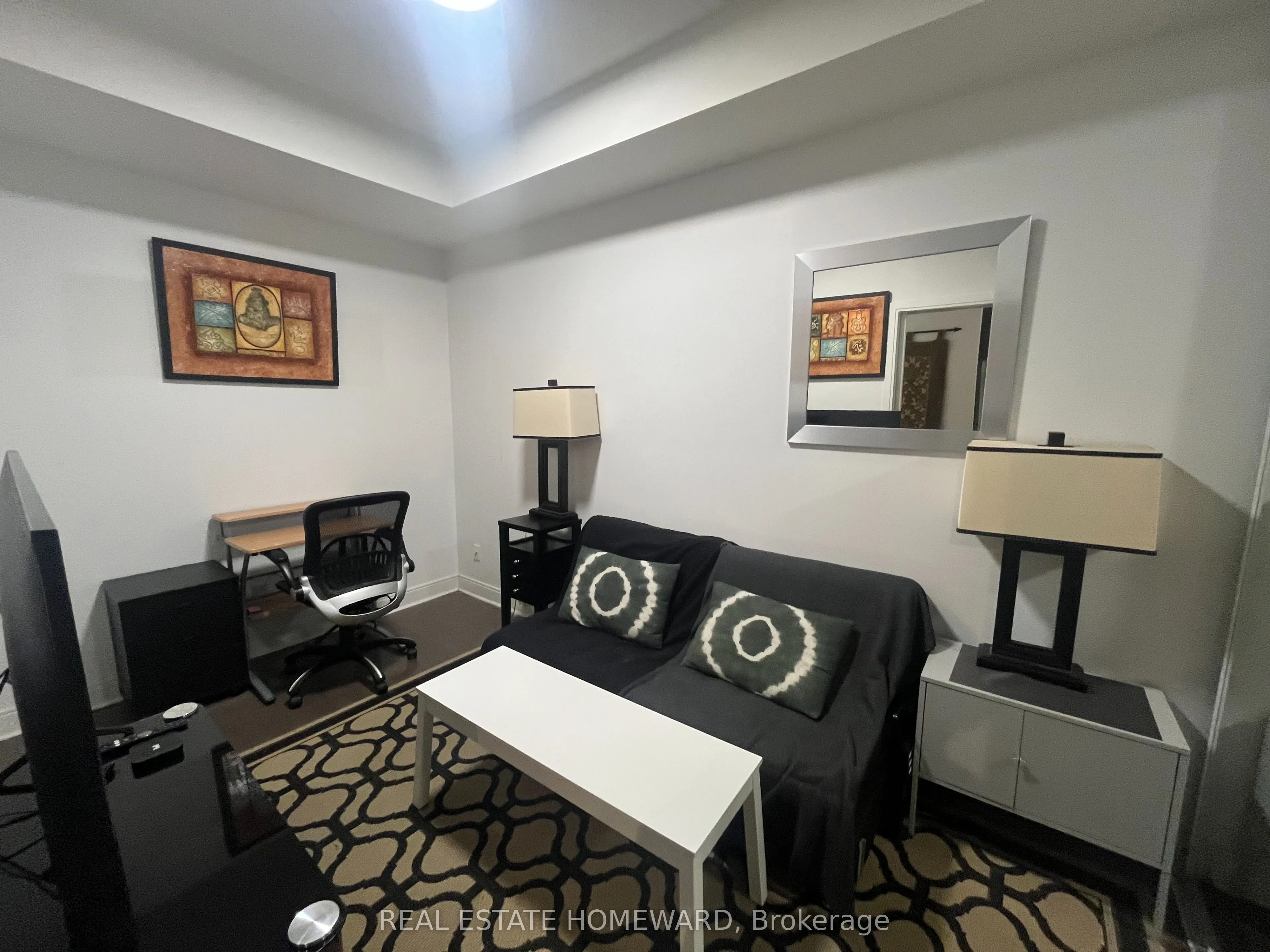 18 Yorkville Avenue, #208