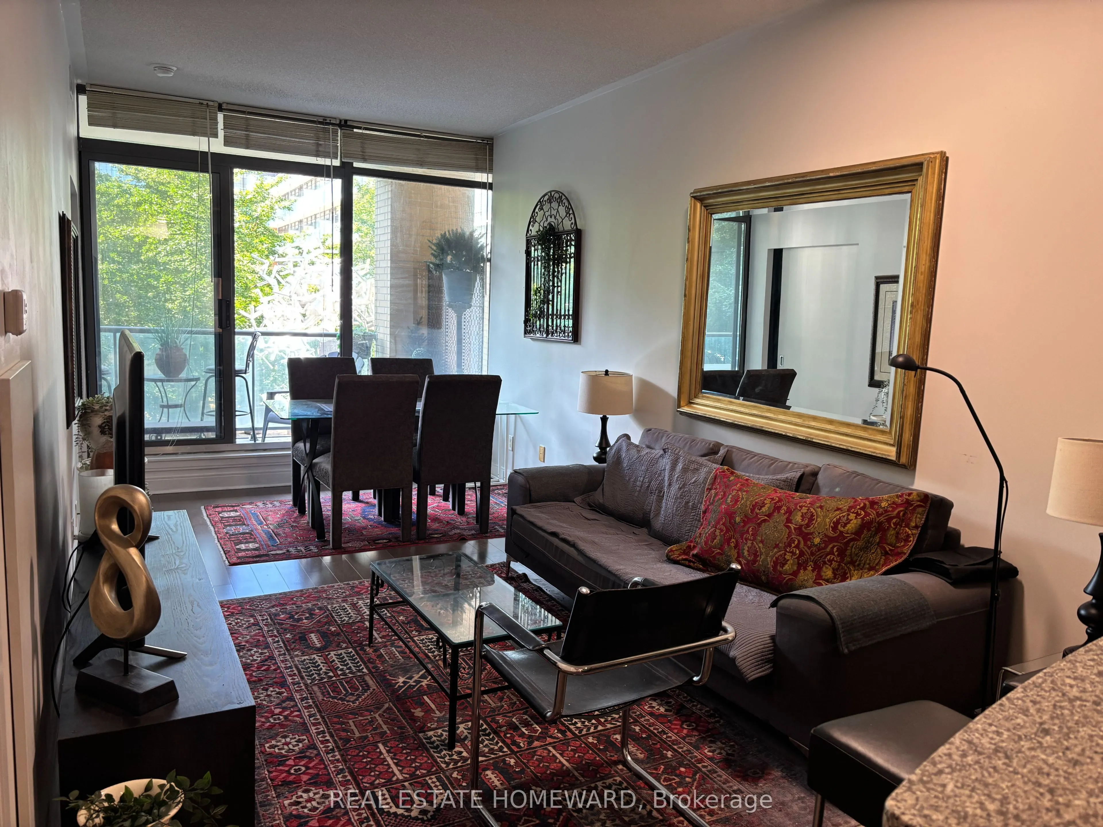 18 Yorkville Avenue, #208