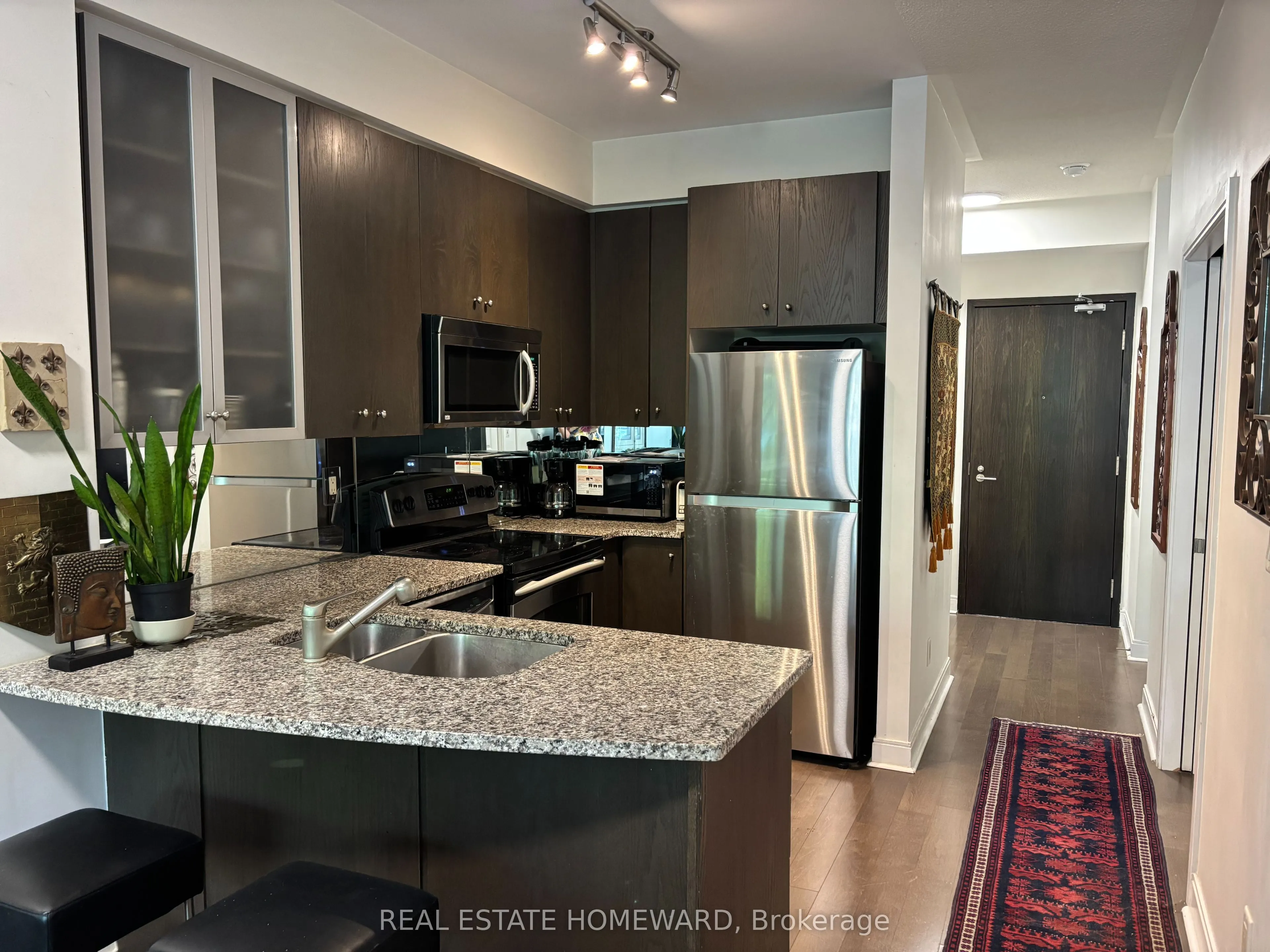 18 Yorkville Avenue, #208