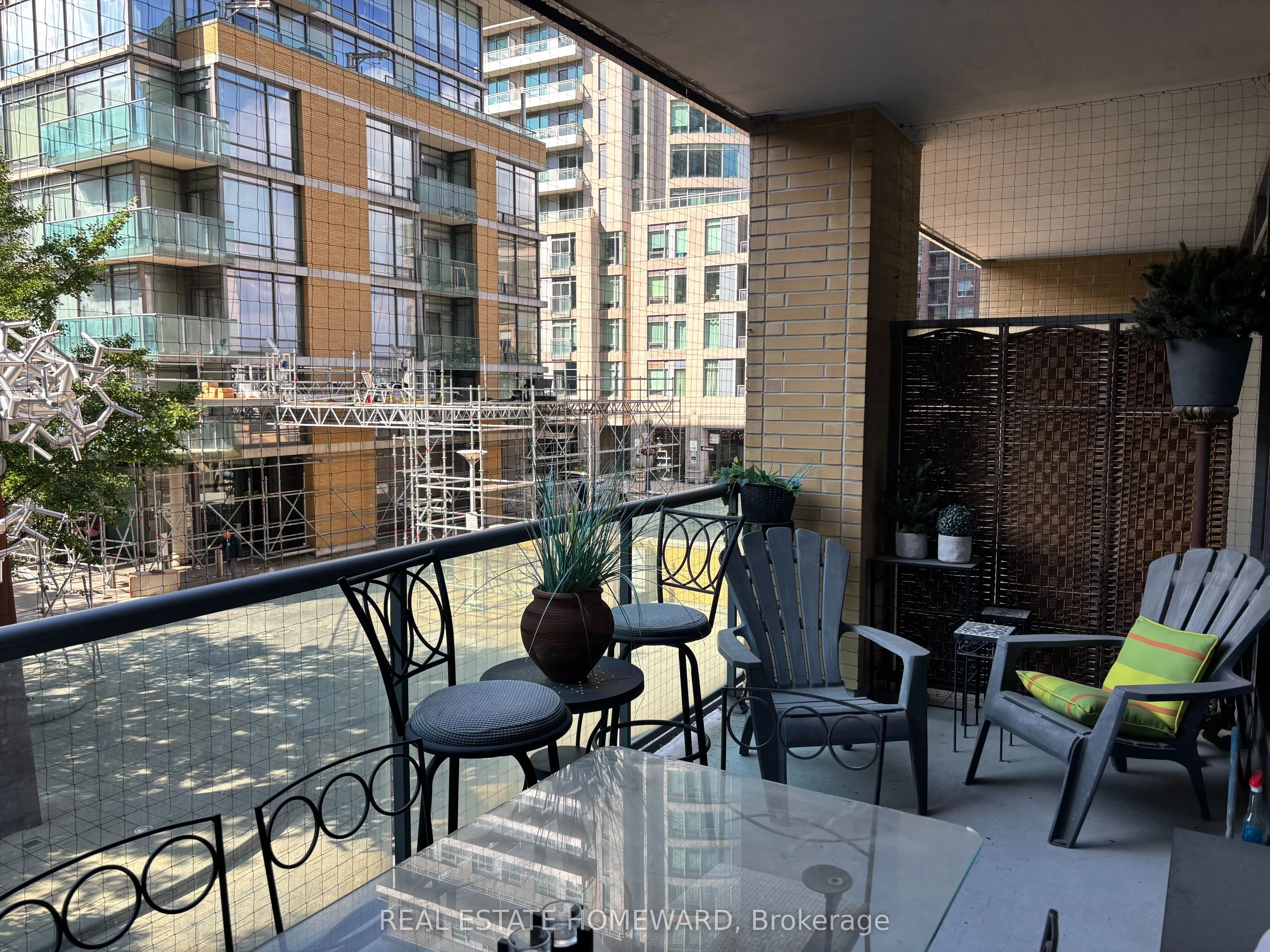 18 Yorkville Avenue, #208